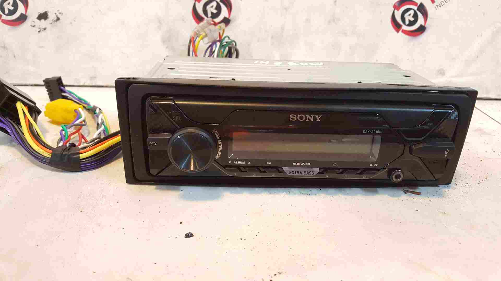 Thumb 2 Renault Clio 2009-2012 Sony Radio Player AUX Usb Port Dsx-A210ui