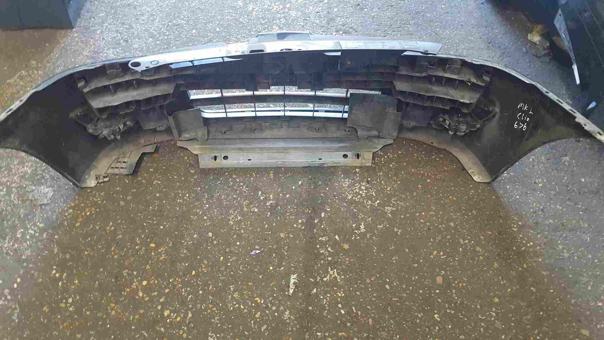 Thumb 3 Renault Clio Campus MK 2001-2010 Front Bumper Black 676