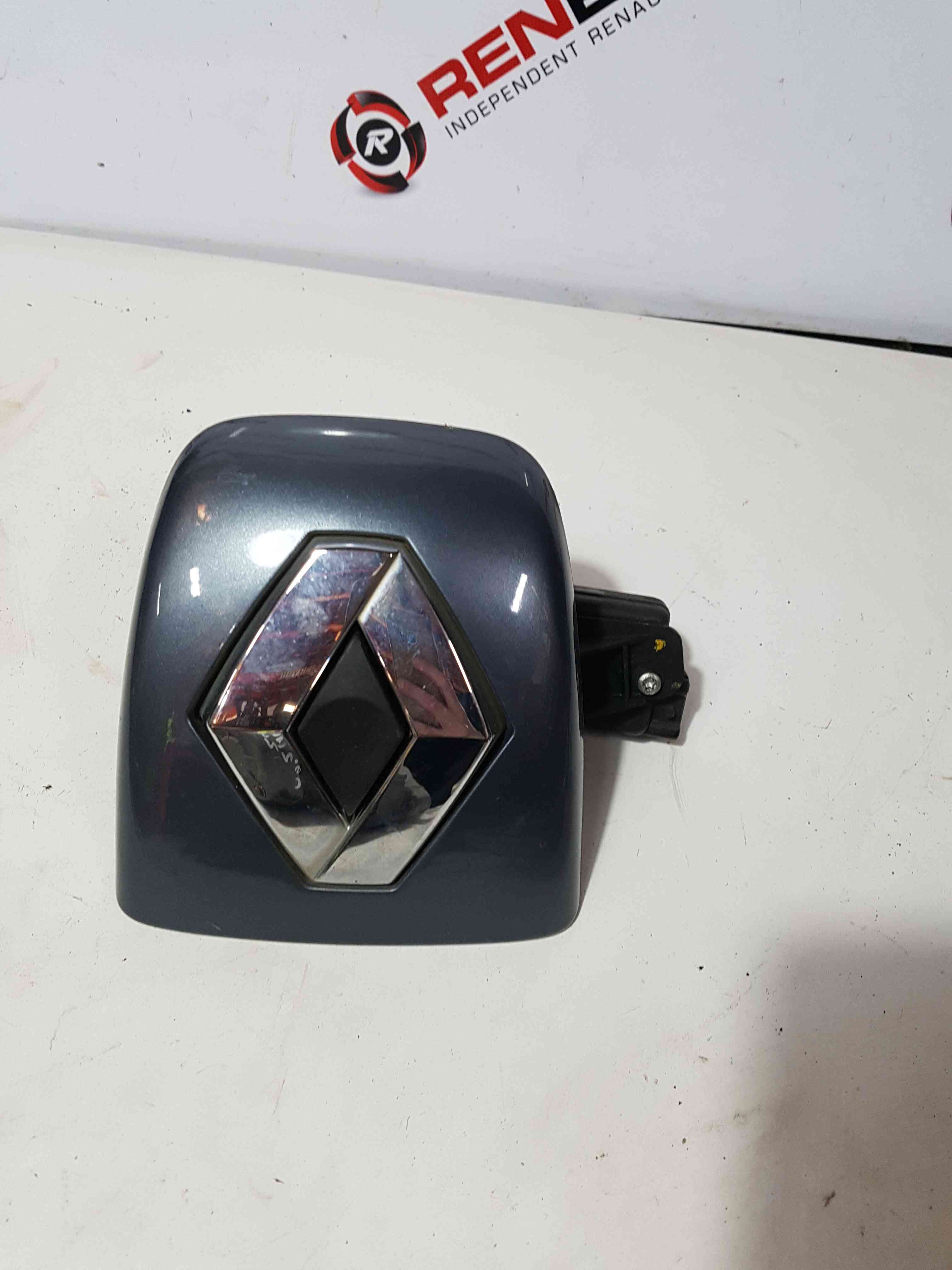 Thumb 3 Renault Clio Campus MK2 2001-2010 Tailgate Boot Lock Button Purple Blue Tej47