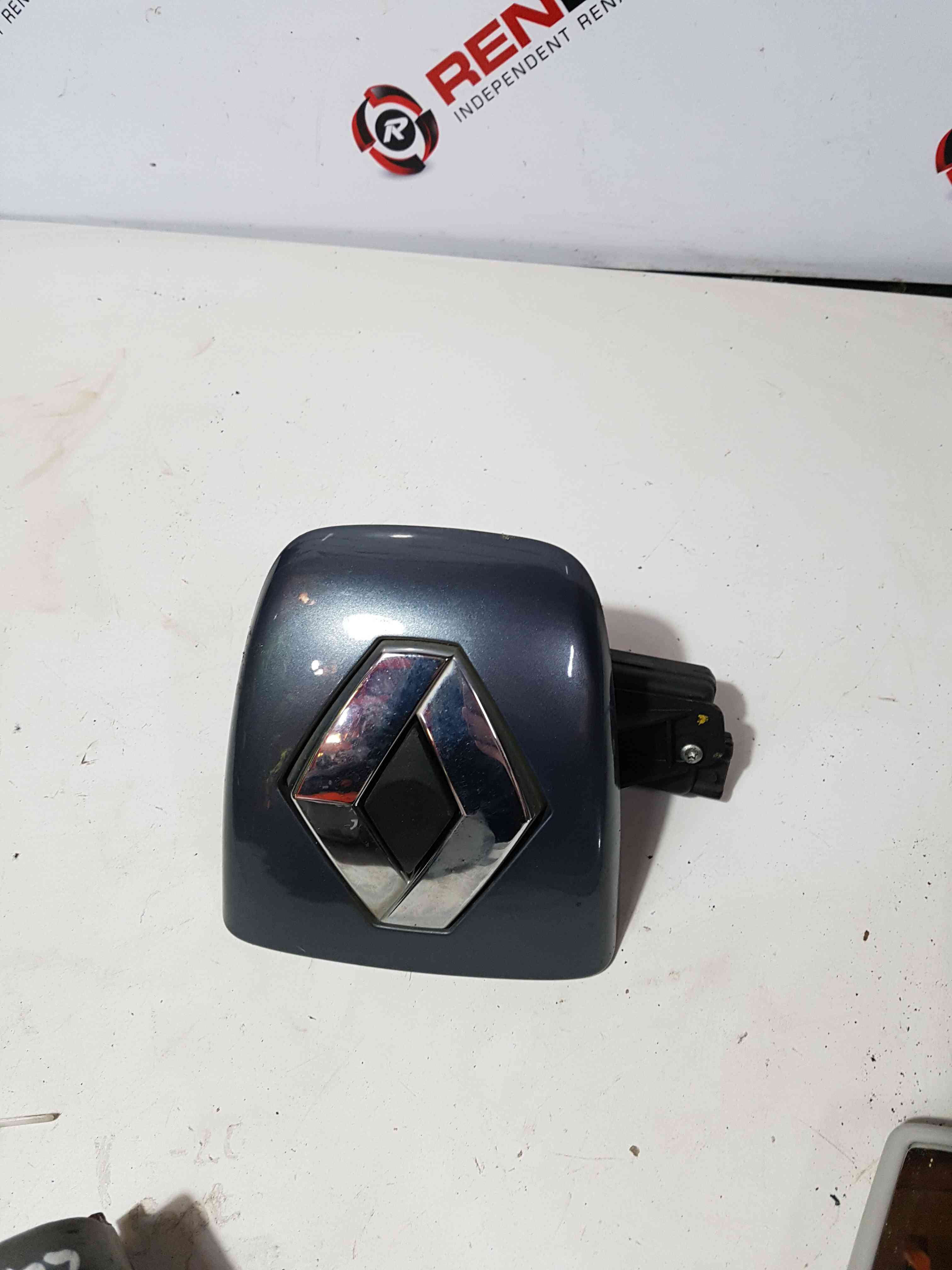 Thumb 6 Renault Clio Campus MK2 2001-2010 Tailgate Boot Lock Button Purple Blue Tej47