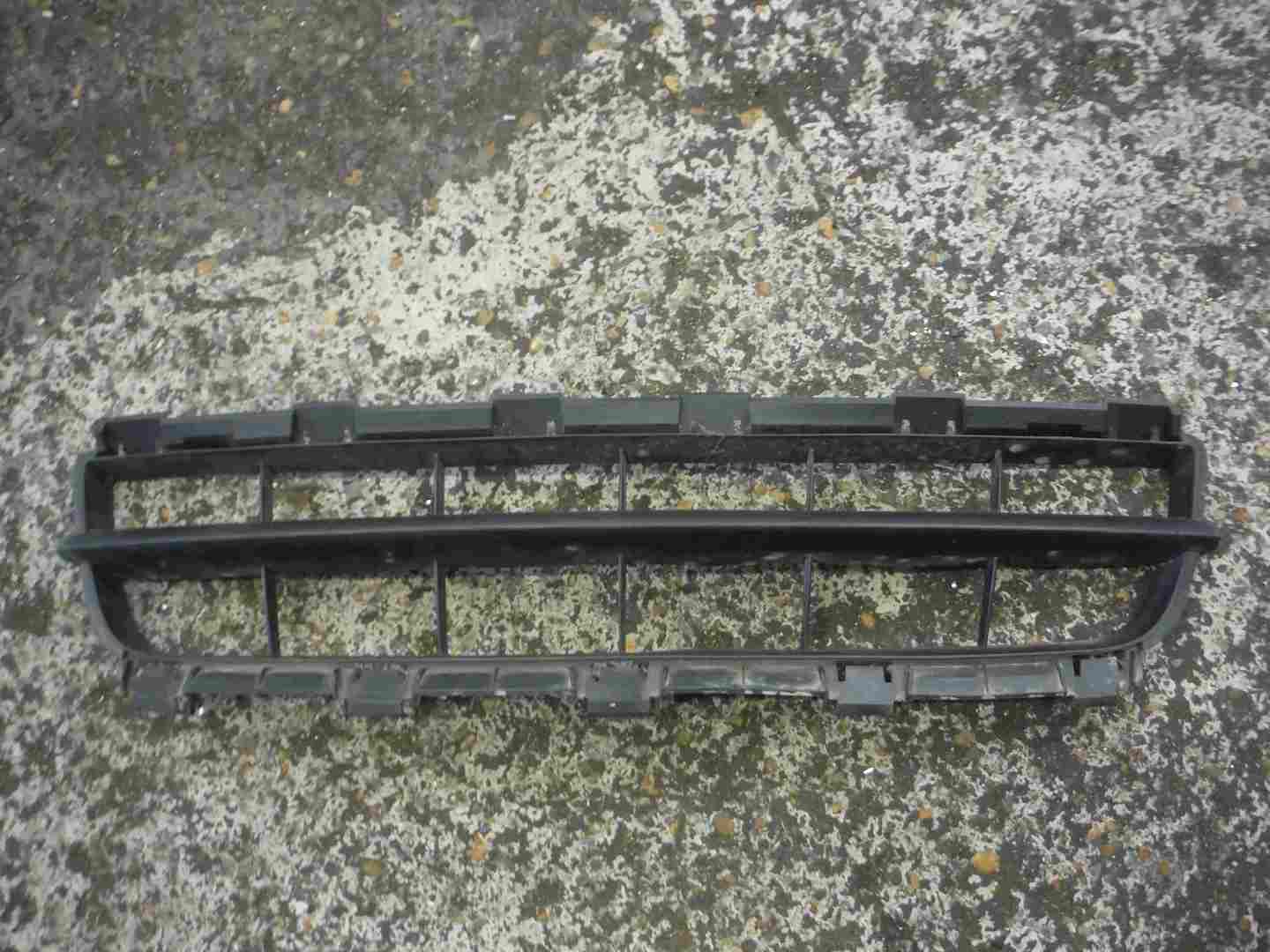 Renault Clio Campus MK2 2006-2010 Front Bumper Grille Insert 8200445992