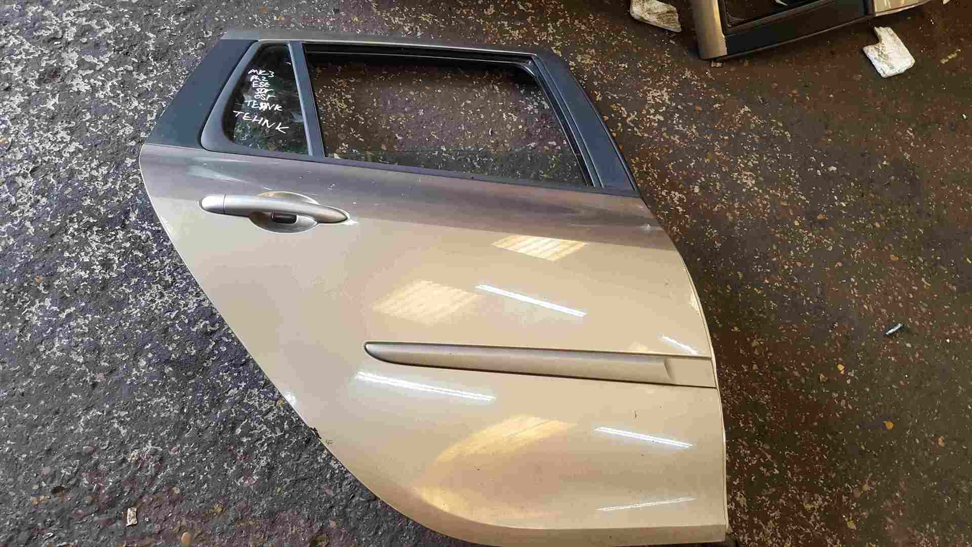Thumb 2 Renault Clio Estate MK3 2005-2012 Drivers OSR Rear Door Gold Beige TEHNK