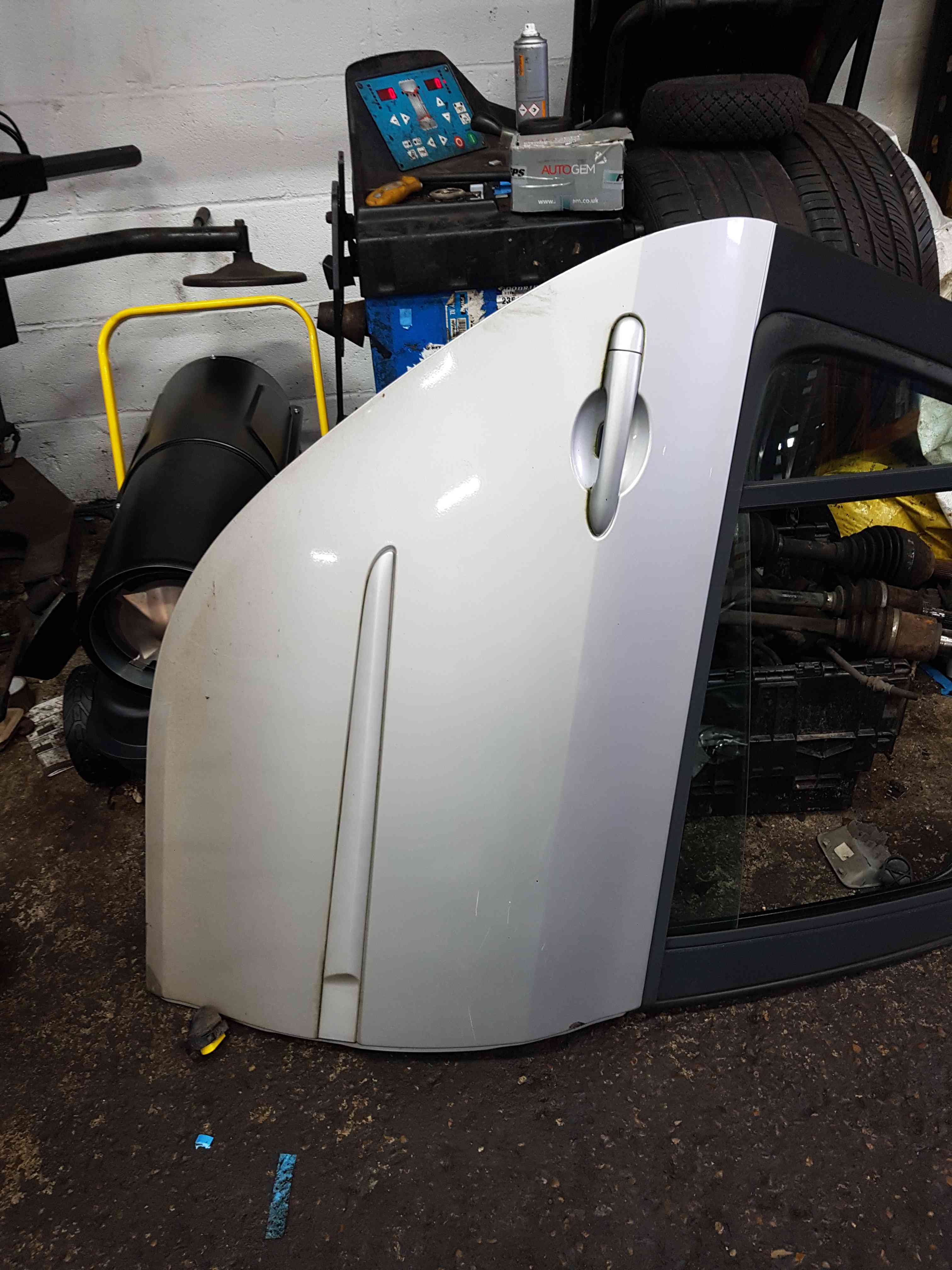 Thumb 3 Renault Clio Estate MK3 2005-2012 Drivers OSR Rear Door Silver Ted69