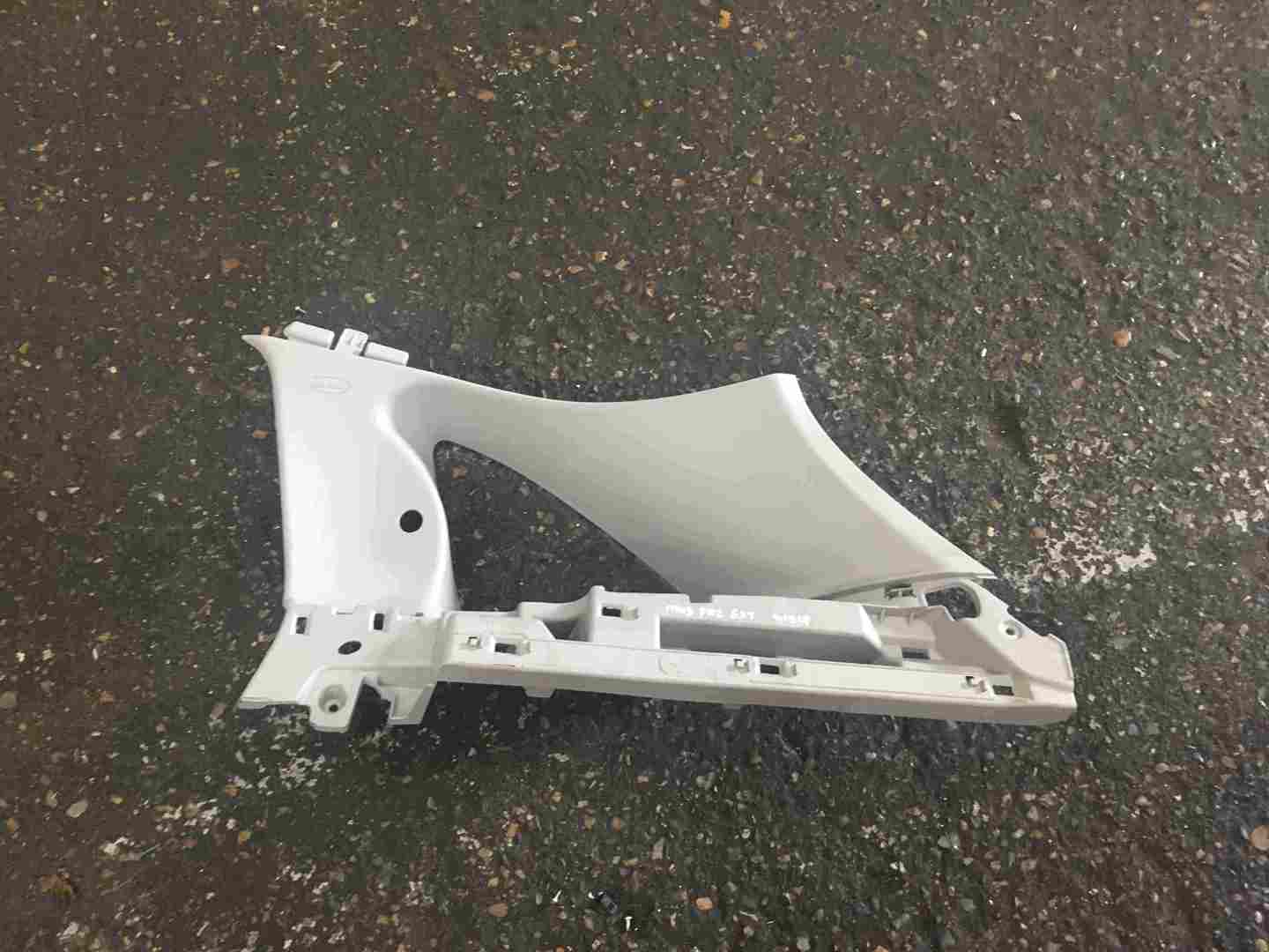 Renault Clio Estate MK3 2005-2012 Drivers OSR Rear Roof Trim Surround 8200611771