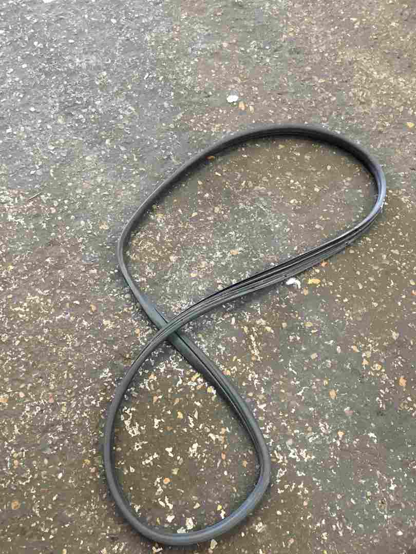 Renault Clio Estate MK3 2005-2012 Passenger NSR Rear Door Rubber Seal