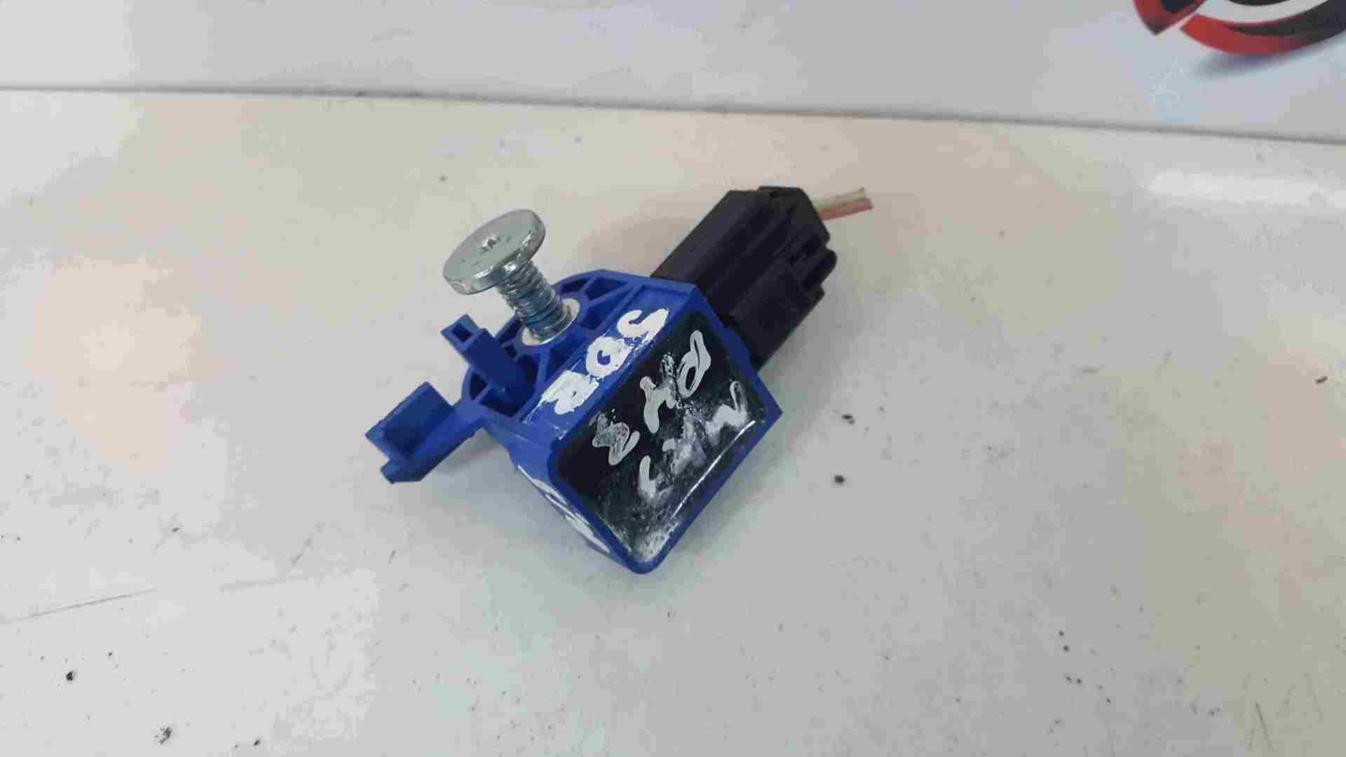 Thumb 2 Renault Clio Estate MK3 2009-2012 Airbag Impact Sensor X1