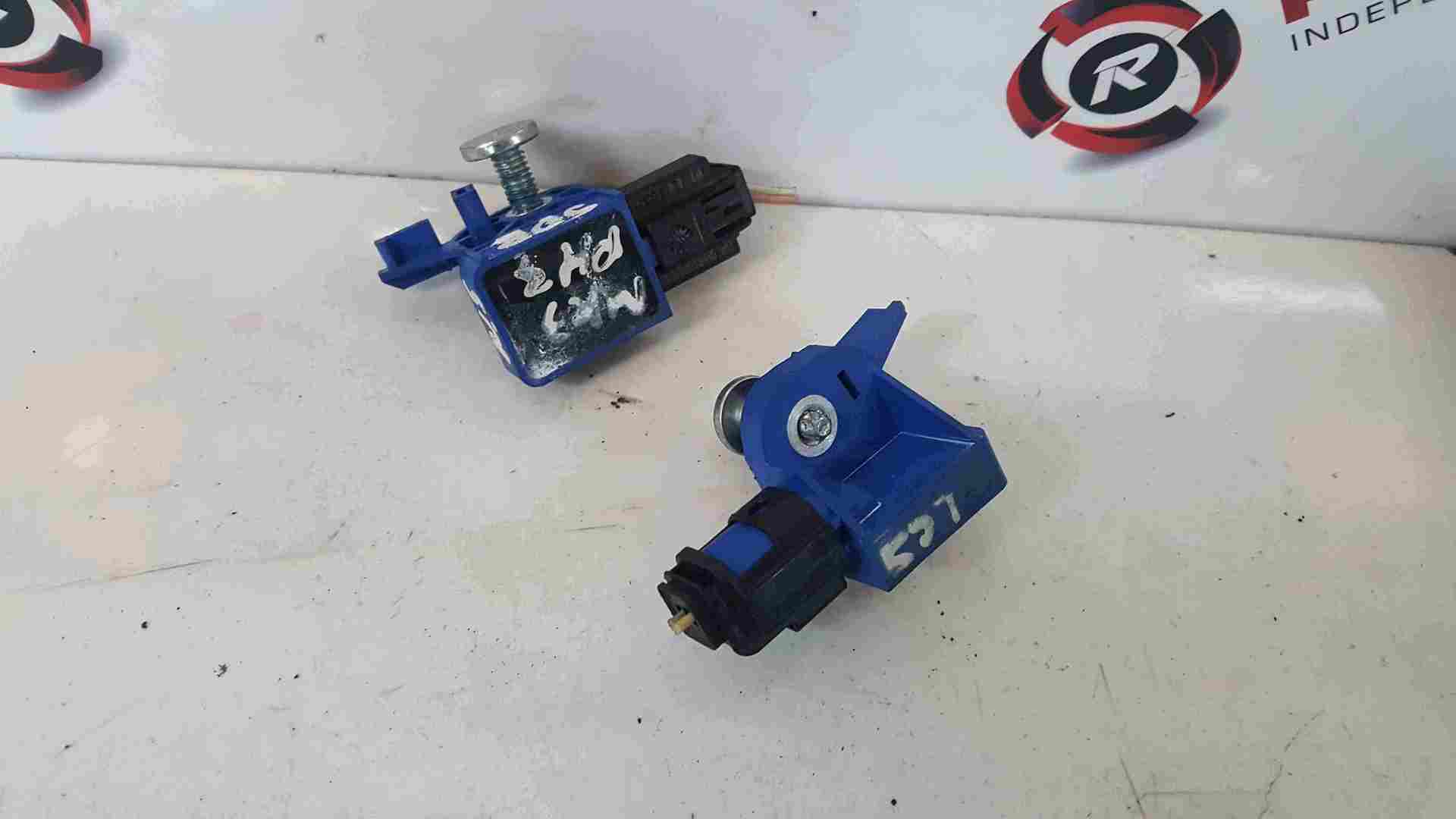 Thumb 3 Renault Clio Estate MK3 2009-2012 Airbag Impact Sensor X1