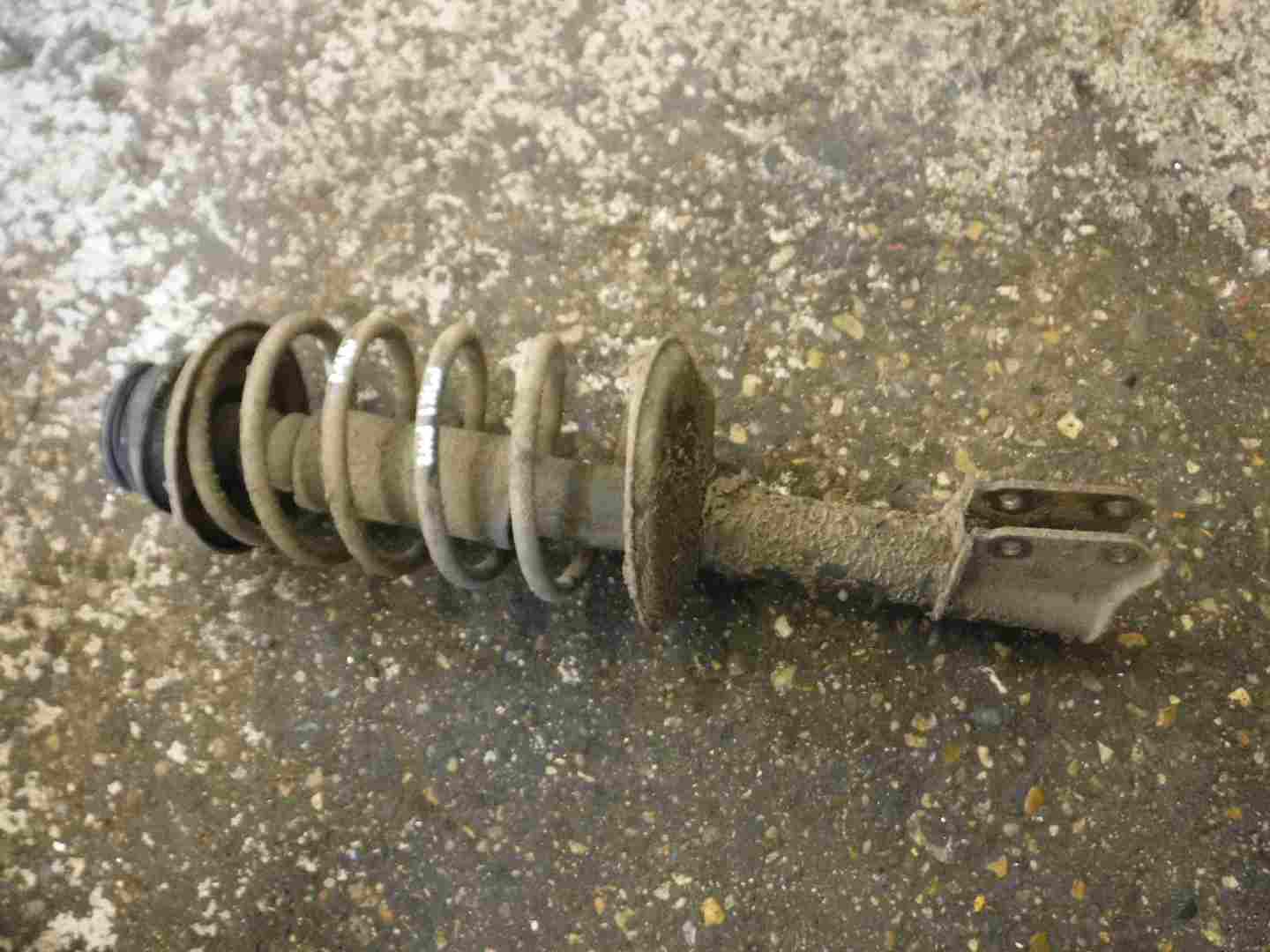 Renault Clio MK1 1990-1998 1.4 8v Drivers Passenger NS OS Spring Suspenion Strut