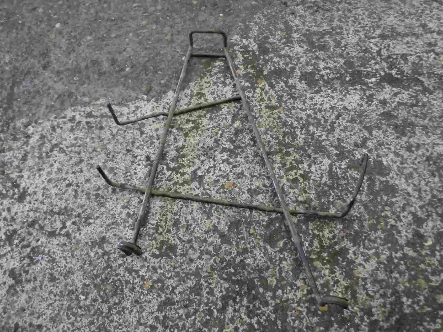 Renault Clio MK1 1990-1998 Spare Wheel Carrier Holder