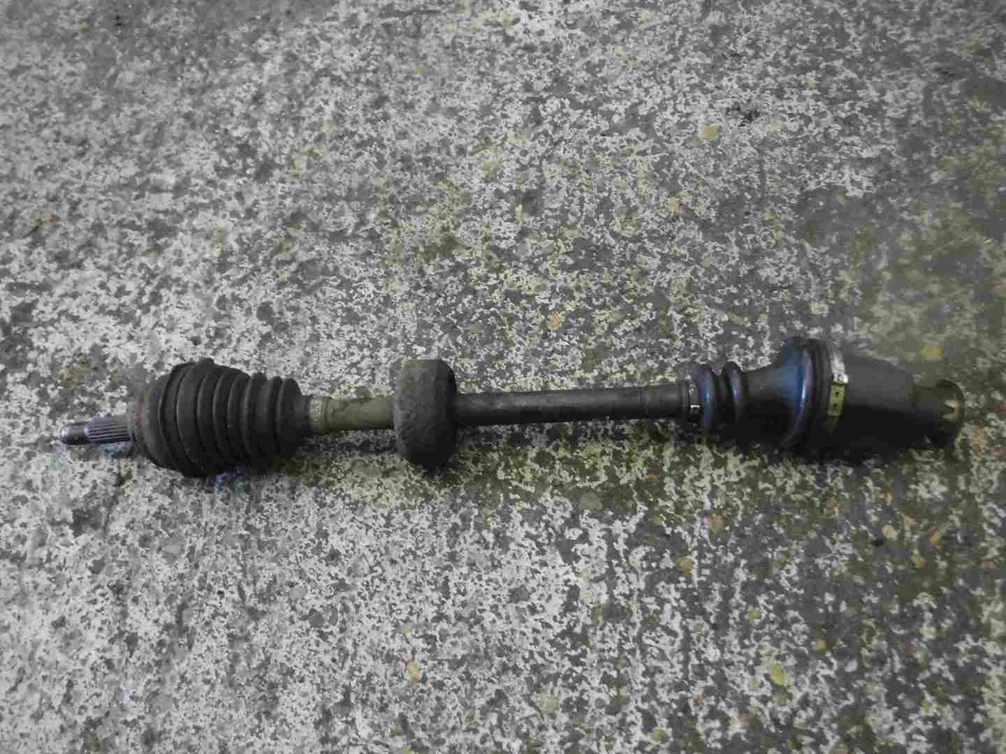 Renault Clio MK2 1998-2001 1.2 8v Drivers OSF Front Driveshaft Non ABS