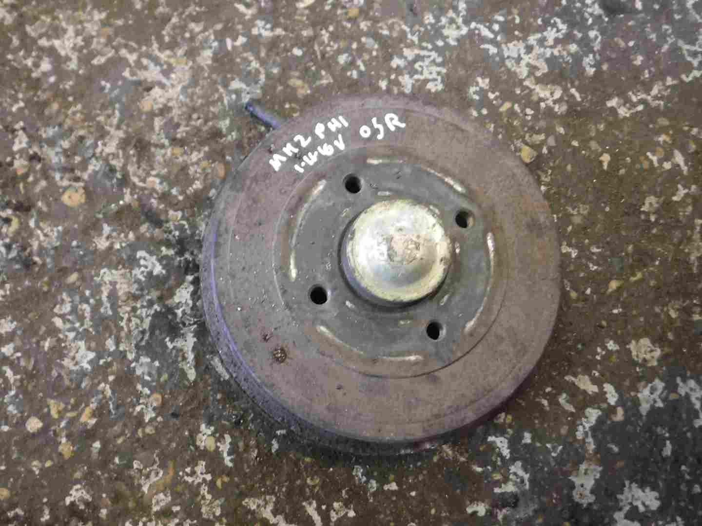 Renault Clio MK2 1998-2001 1.4 16v Drivers OSR Rear Brake Drum Stub Axle