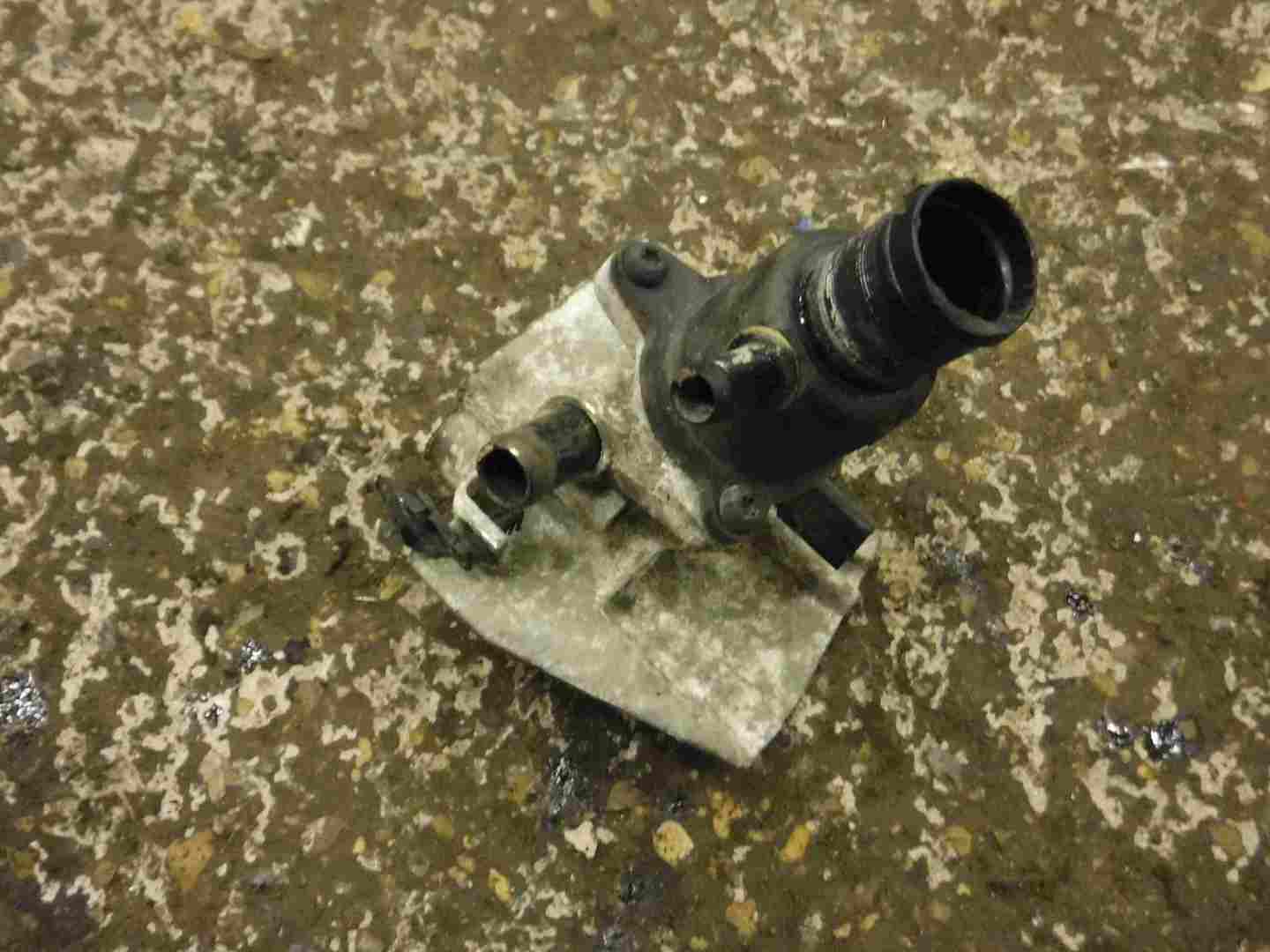 Renault Clio MK2 1998-2001 1.6 8v Thermostat Housing