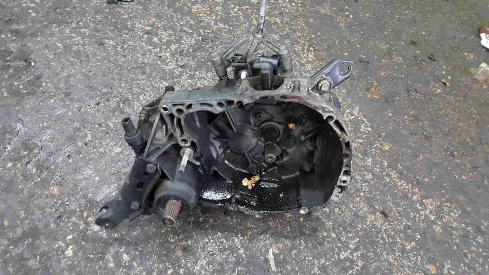 Thumb 3 Renault Clio MK2 1998-2001 1.9 D Manual Gearbox JB1 967