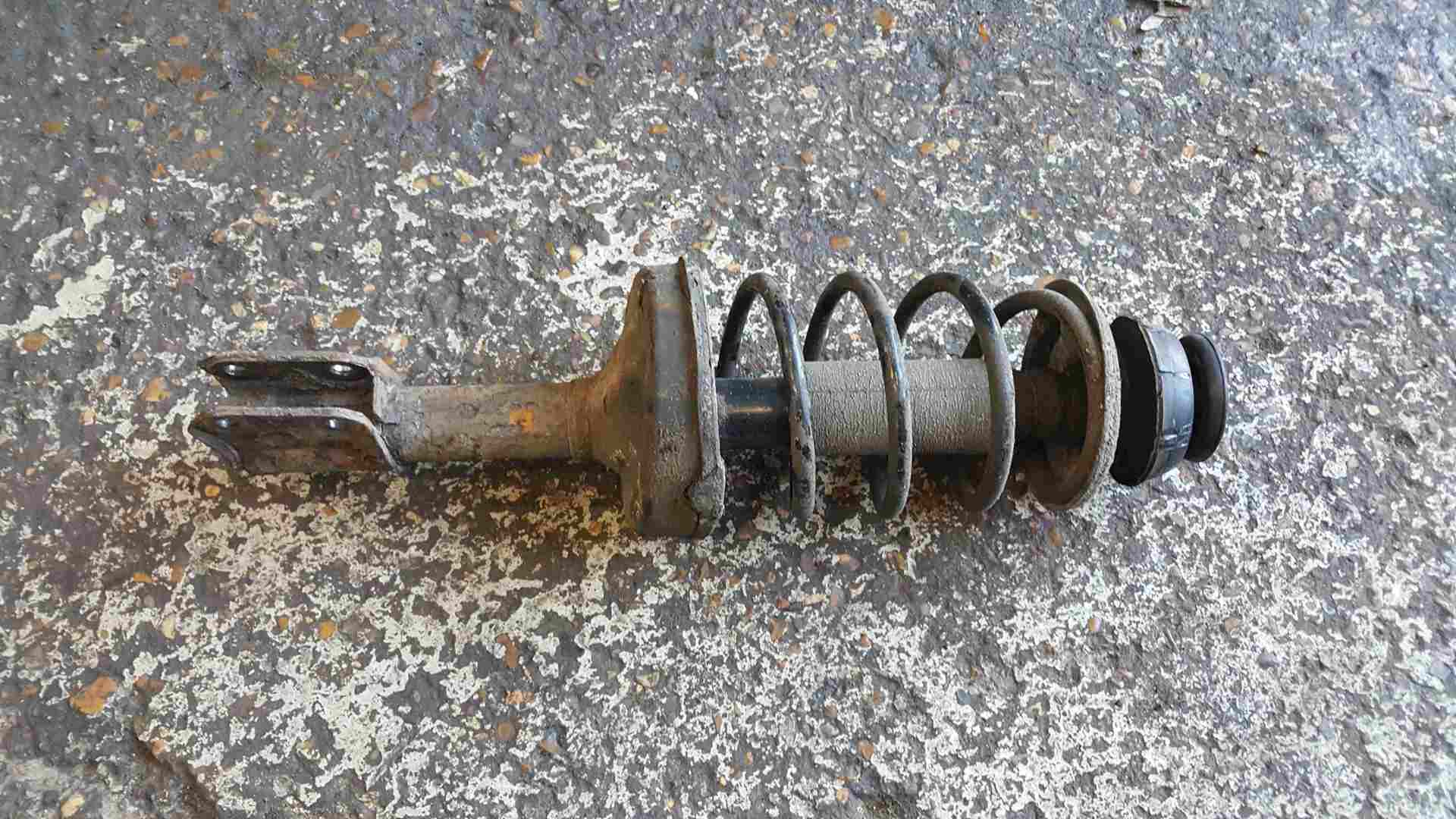 Renault Clio MK2 1998-2001 1.9D Drivers OSF Front Spring Strut Leg