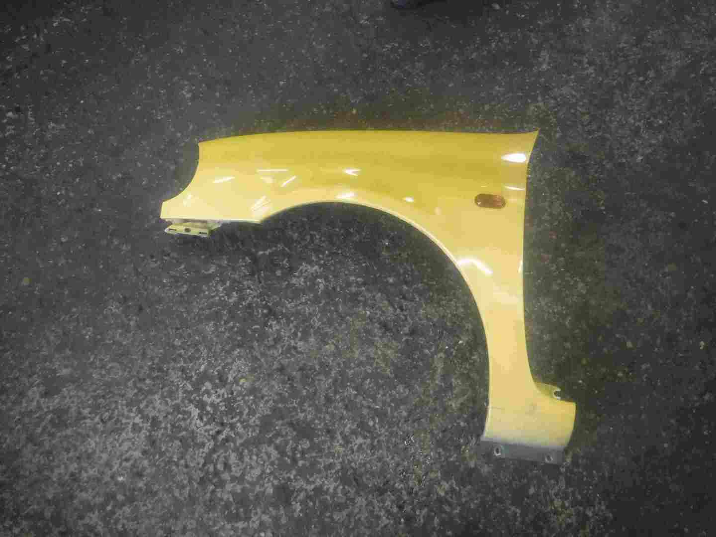 Renault Clio MK2 1998-2001 Drivers OS Wing Gold Yellow OV733