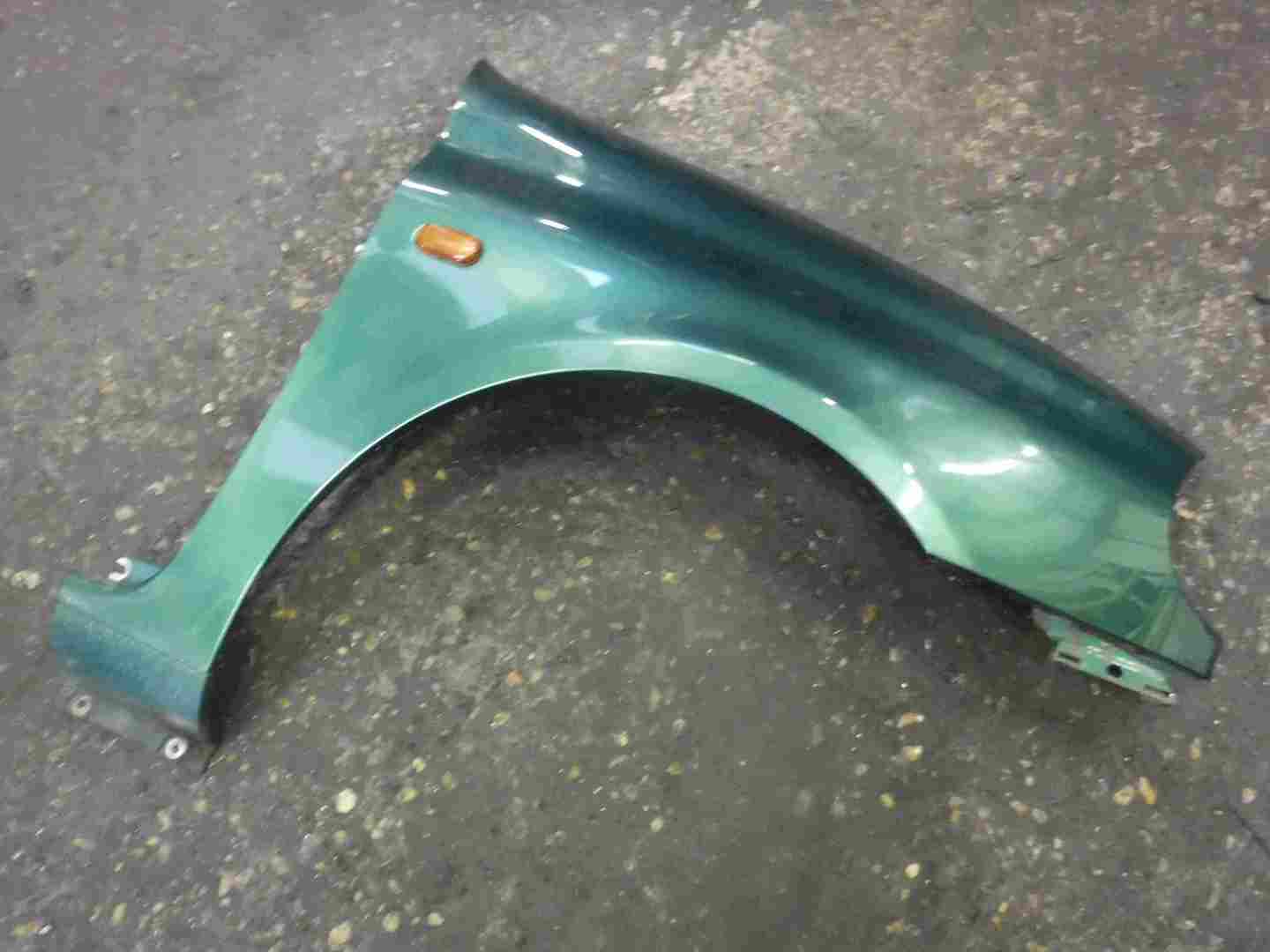 Renault Clio MK2 1998-2001 Drivers OS Wing Green 926