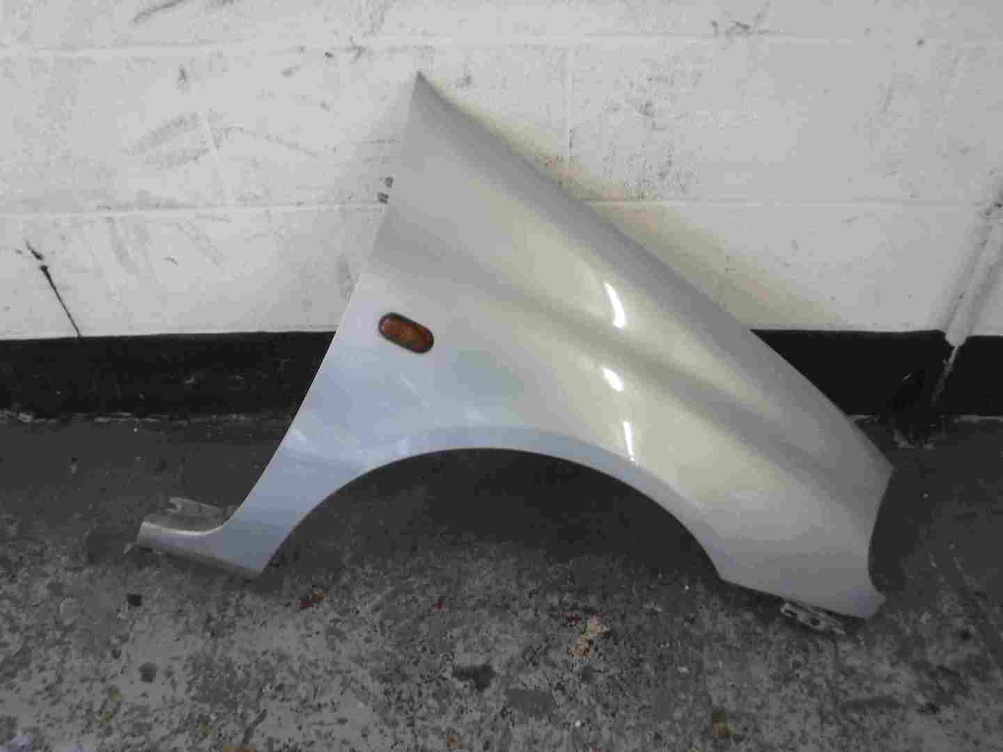 Renault Clio MK2 1998-2001 Drivers OS Wing Silver 632