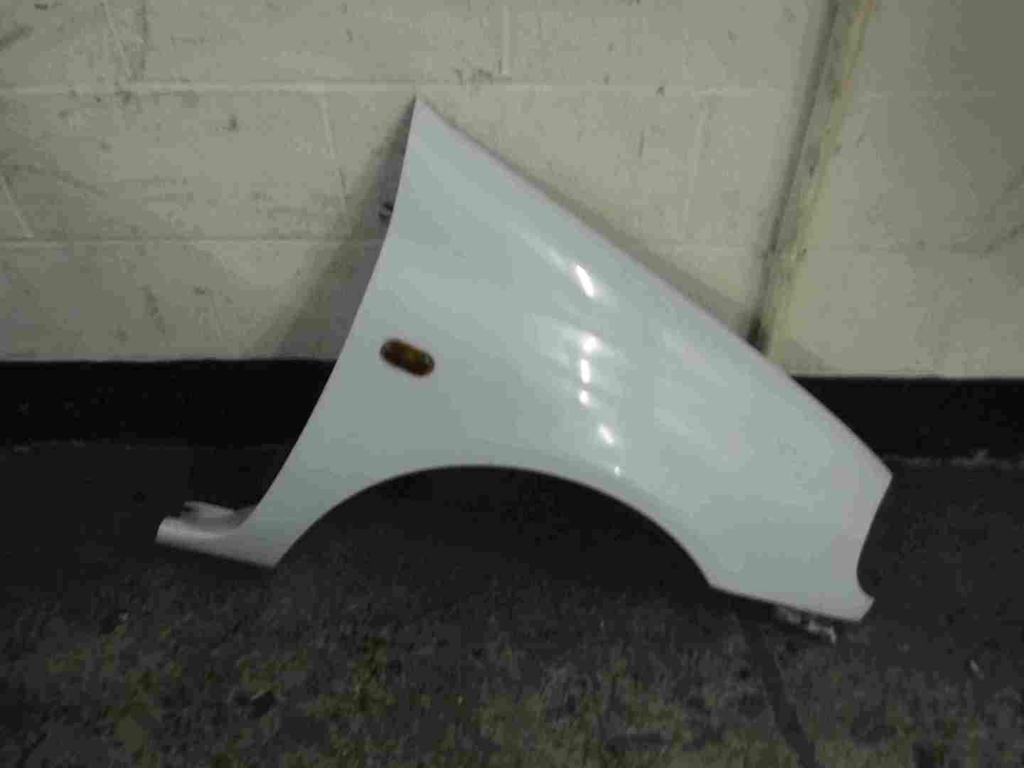 Renault Clio MK2 1998-2001 Drivers OS Wing White D389