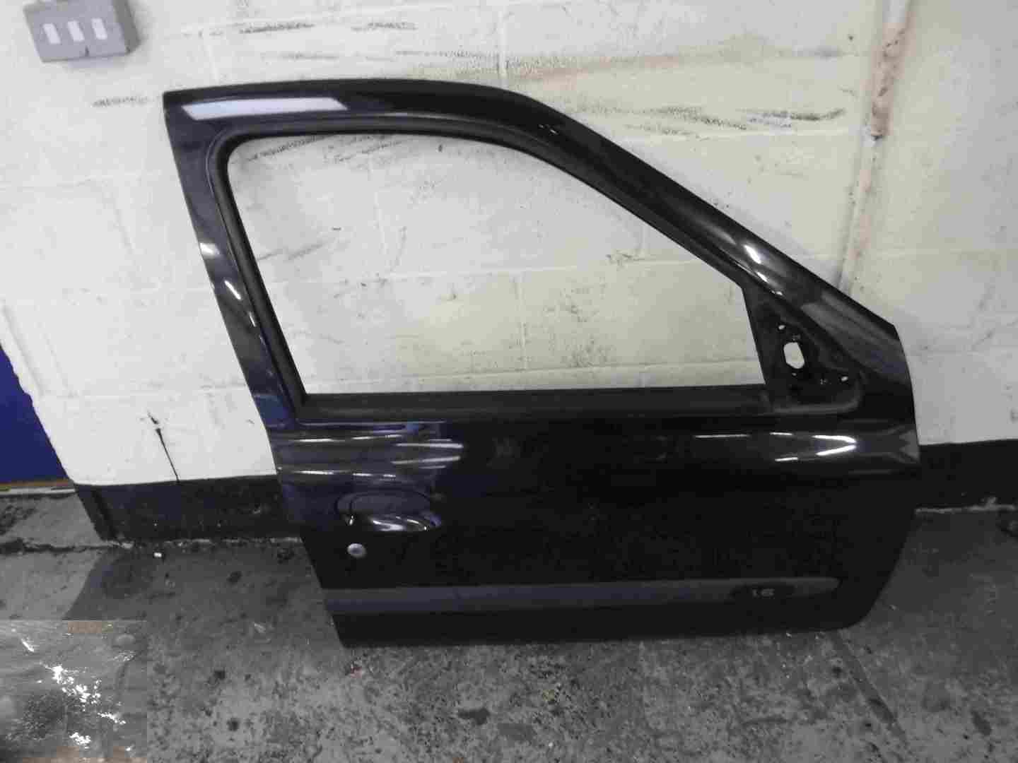 Renault Clio MK2 1998-2001 Drivers OSF Front Door Black 676 5dr