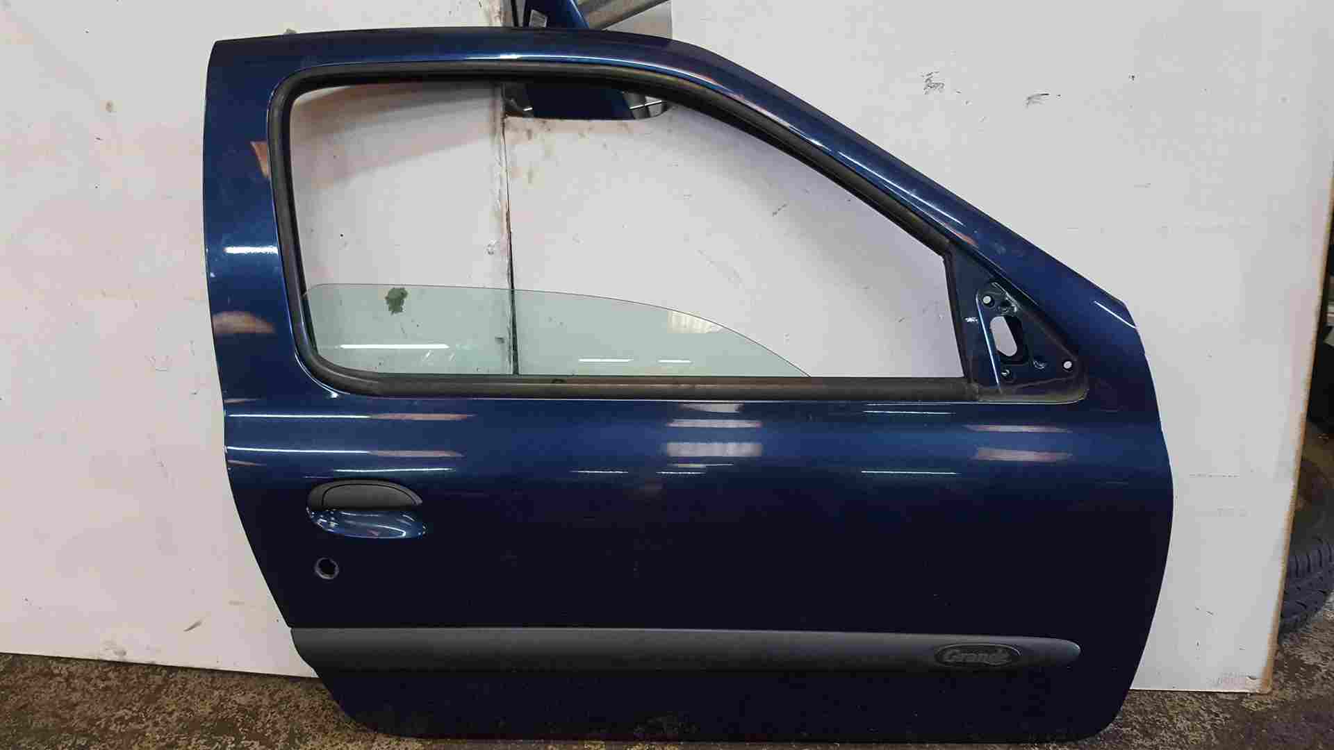 Thumb 4 Renault Clio MK2 1998-2001 Drivers OSF Front Door Blue 432