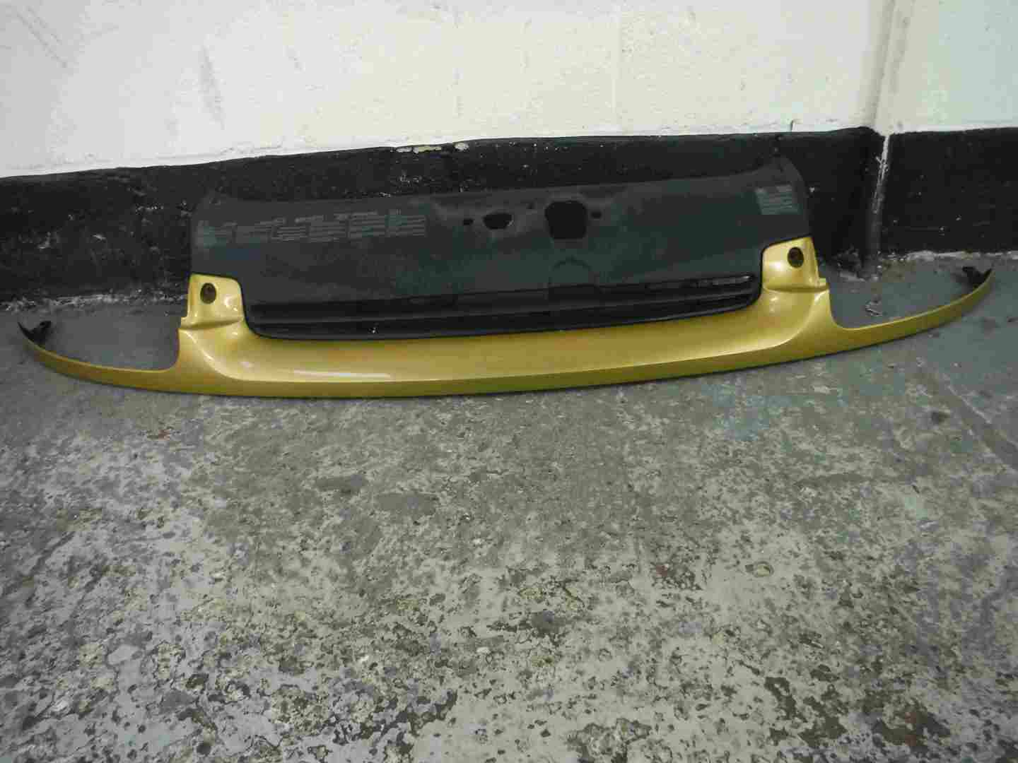 Renault Clio MK2 1998-2001 Front Bumper Grile Grill Gold Yellow MV302