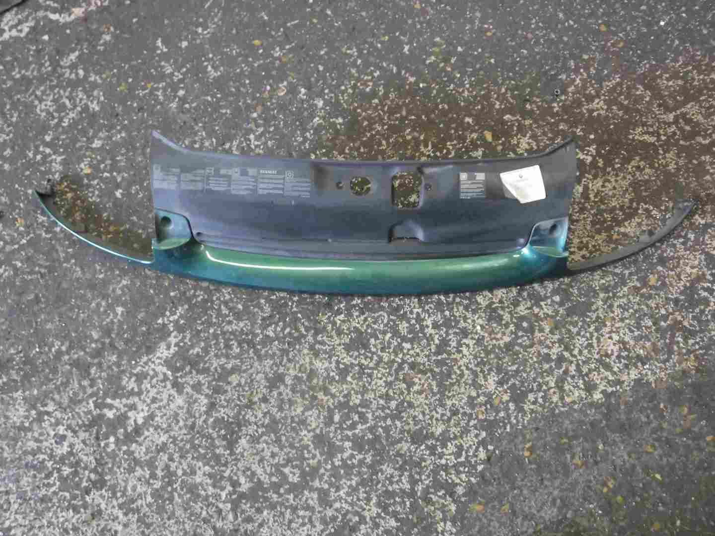 Renault Clio MK2 1998-2001 Front Bumper Grill Green 926
