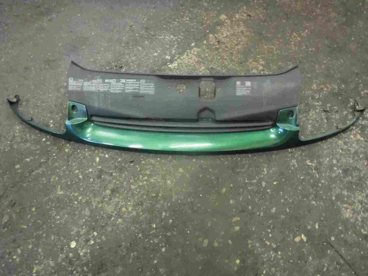 Renault Clio MK2 1998-2001 Front Grill Green 926