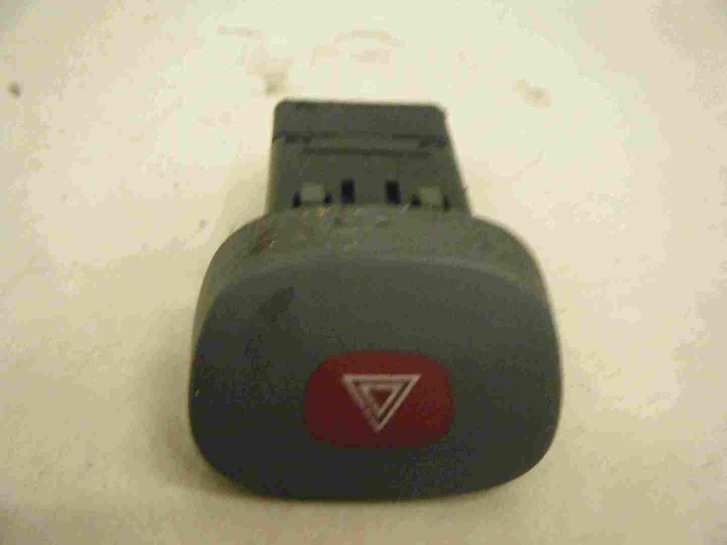 Renault Clio MK2 1998-2001 Hazard Warning Switch