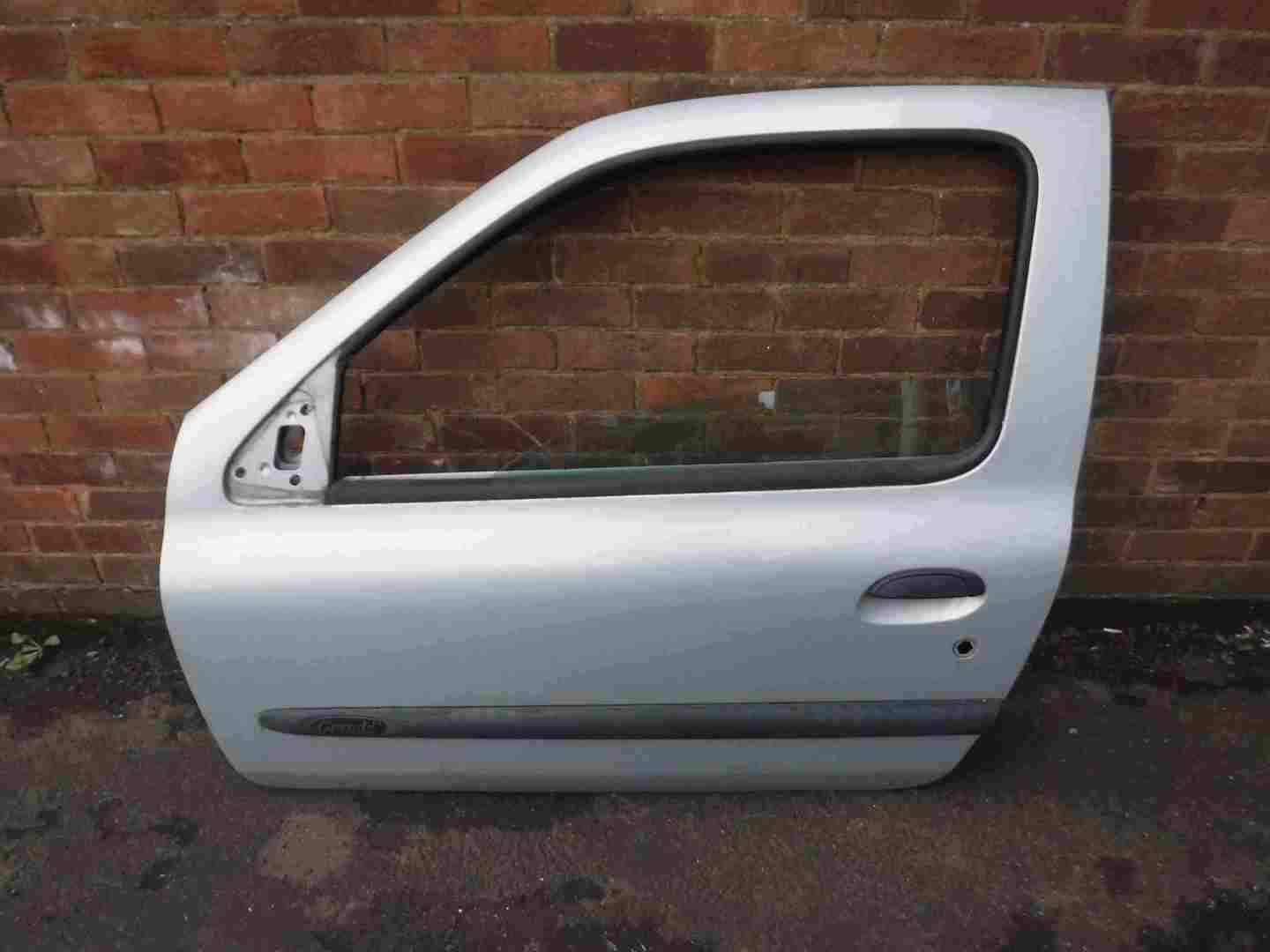 Renault Clio MK2 1998-2001 Passenger NSF Front Door Silver 632 3dr