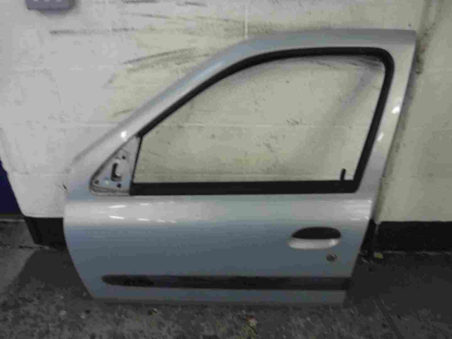 Renault Clio MK2 1998-2001 Passenger NSF Front Door Silver 632 5dr