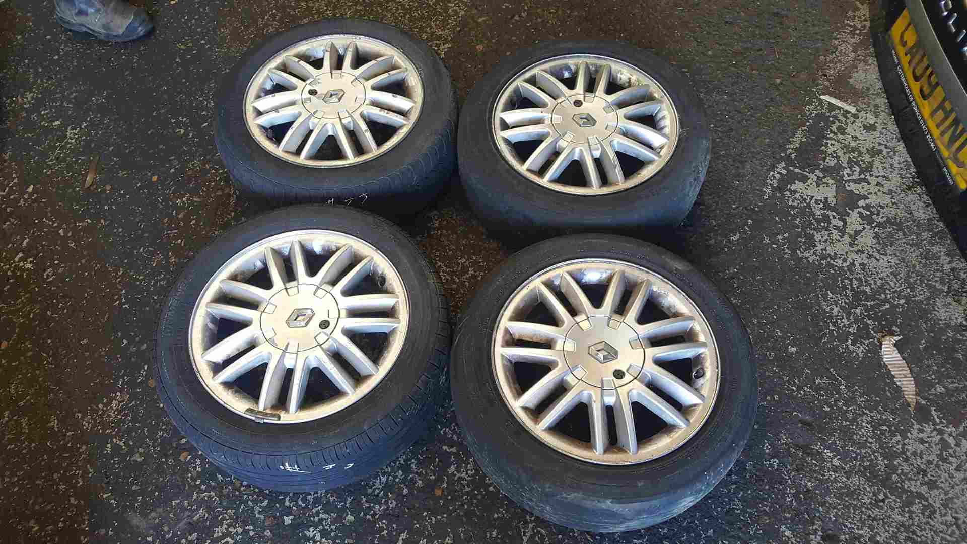 Thumb 3 Renault Clio MK2 1998-2006 Jade Alloy Wheels Set X4 15inch