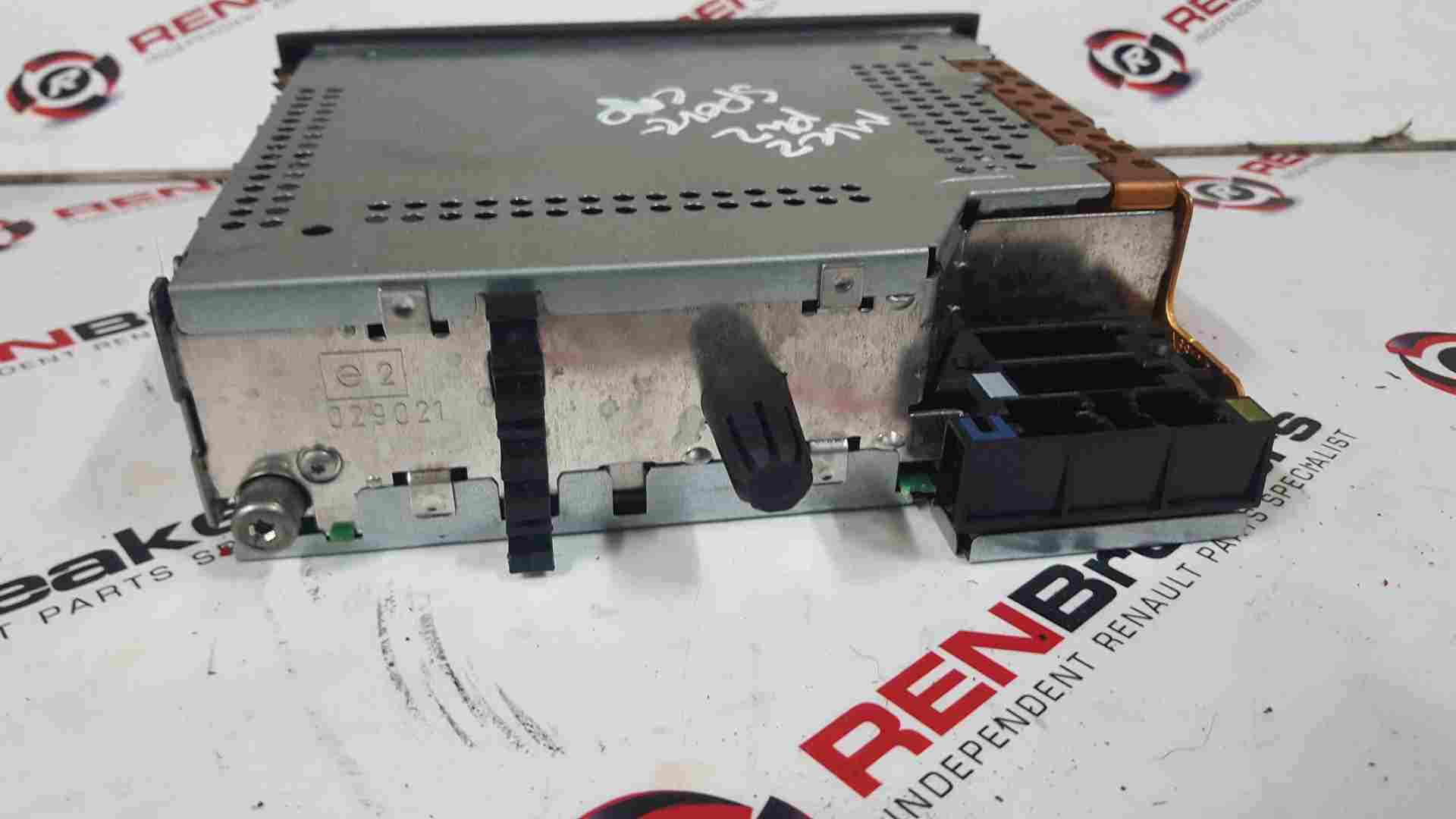 Thumb 3 Renault Clio MK2 2001-2005 Cd Player Radio Tuner List + Code Cabasse 8200269038