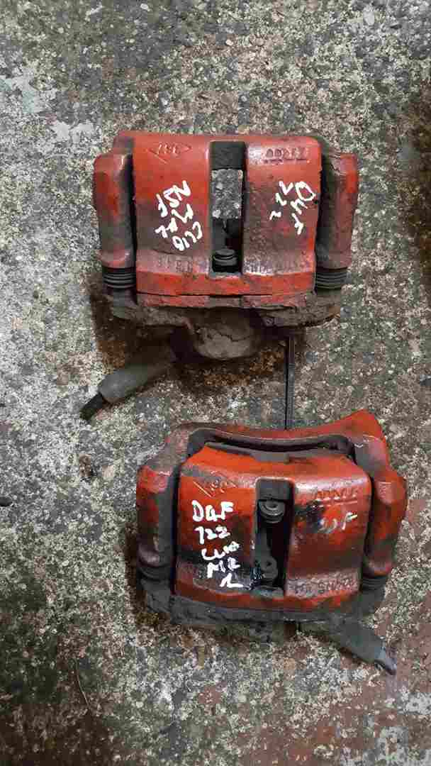 Renault Clio MK2 2001-2006 1.2 16V OSF  NSF Front Brake Caliper