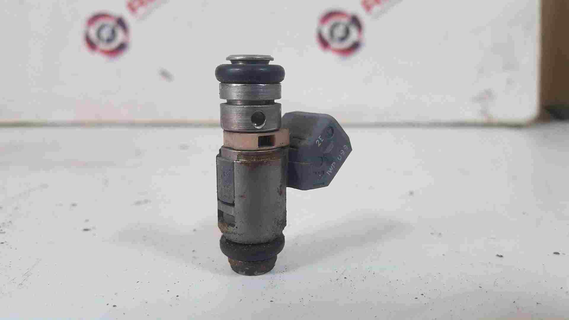 Thumb 3 Renault Clio MK2 2001-2006 1.2 16V Petrol Fuel Injector X1 D4F 712