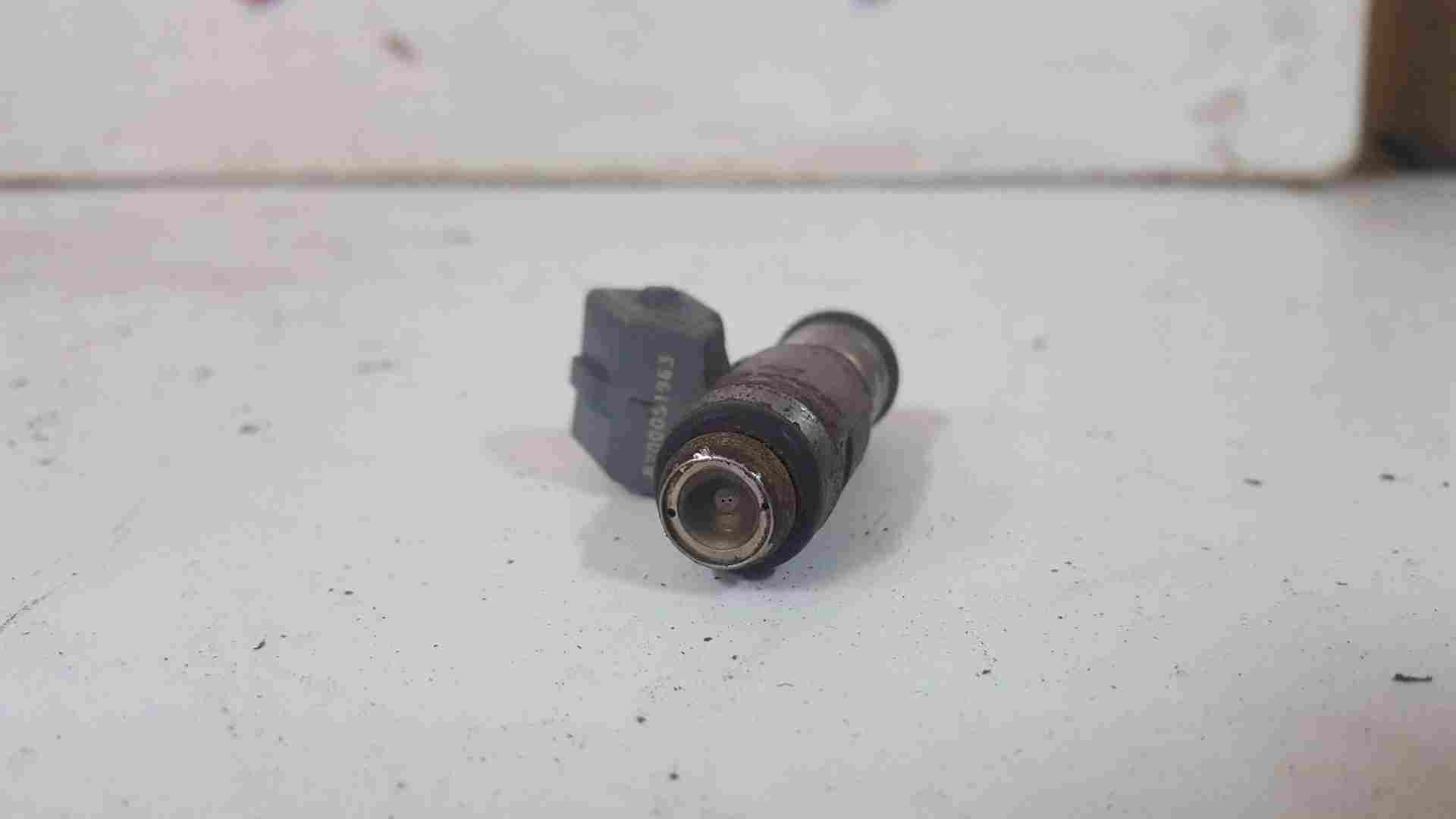 Thumb 4 Renault Clio MK2 2001-2006 1.2 16V Petrol Fuel Injector X1 D4F 712