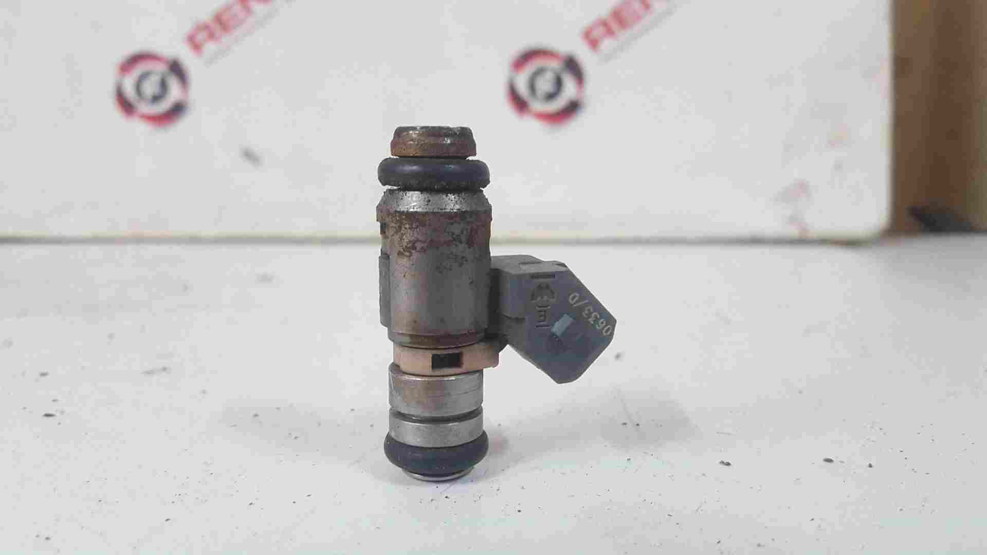 Thumb 6 Renault Clio MK2 2001-2006 1.2 16V Petrol Fuel Injector X1 D4F 712