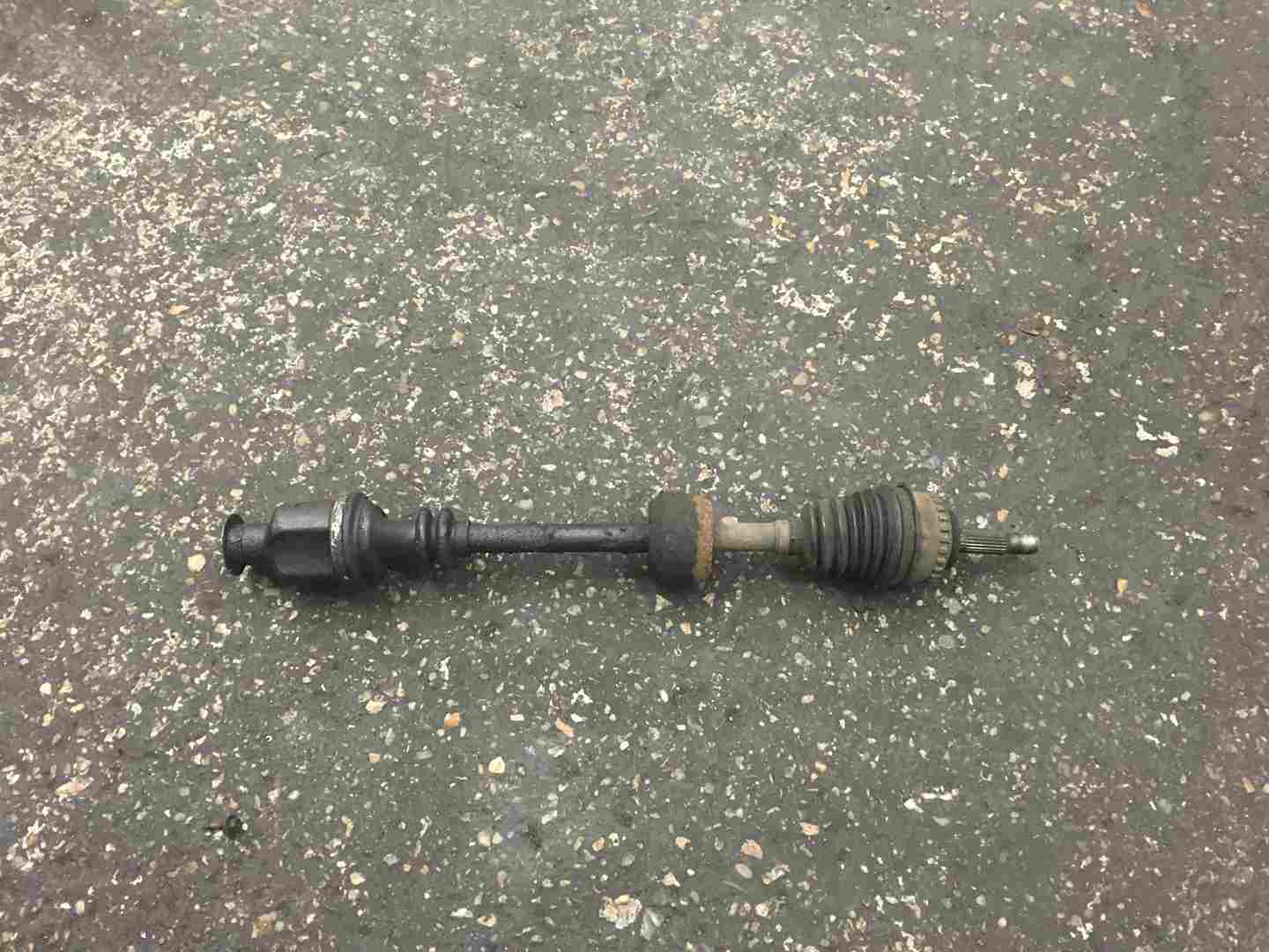 Renault Clio MK2 2001-2006 1.2 16v Drivers OSF Front Driveshaft 26 Teeth