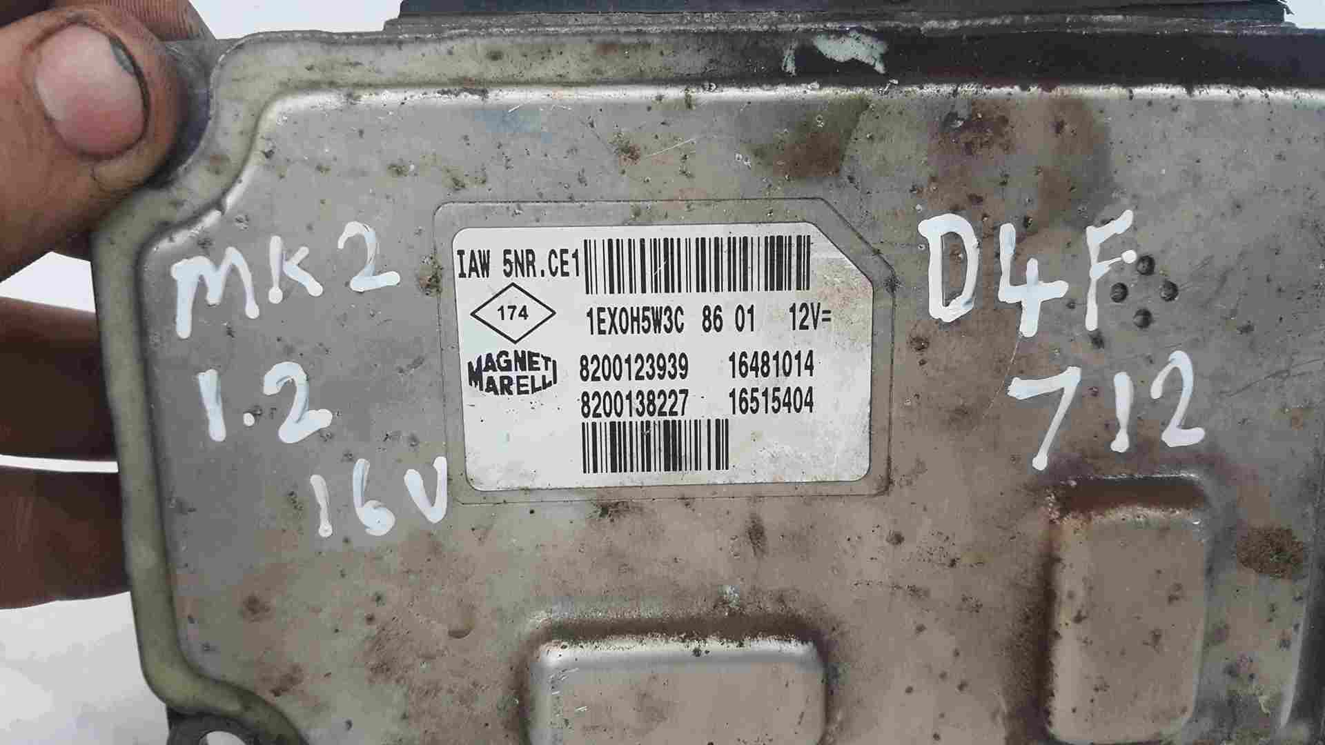 Thumb 2 Renault Clio MK2 2001-2006 1.2 16v Engine Control Unit ECU 8200123939 8200138227
