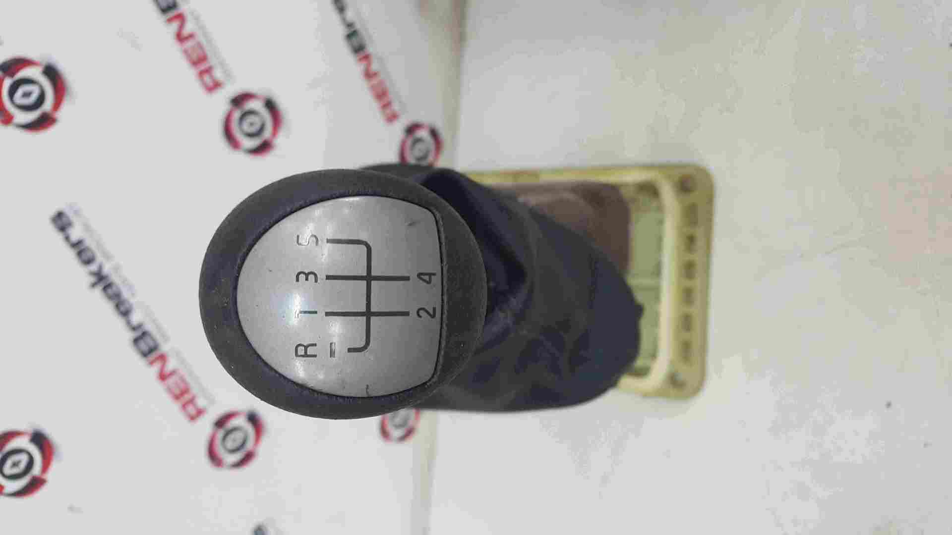 Renault Clio MK2 2001-2006 1.2 16v Gear Stick Lever Selector  8200647127