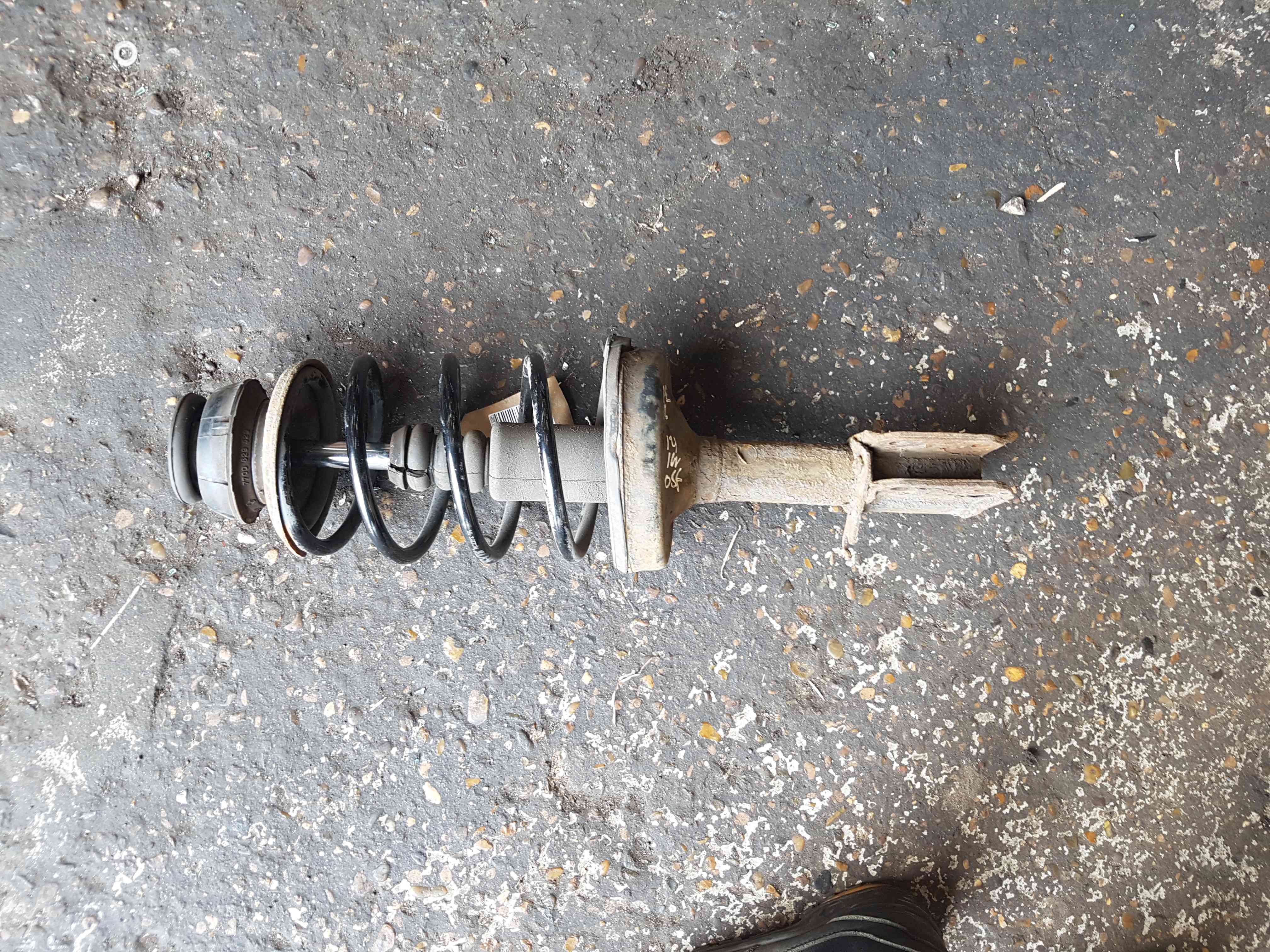 Renault Clio MK2 2001-2006 1.4 16V Front Shock Spring Suspension Ns Os