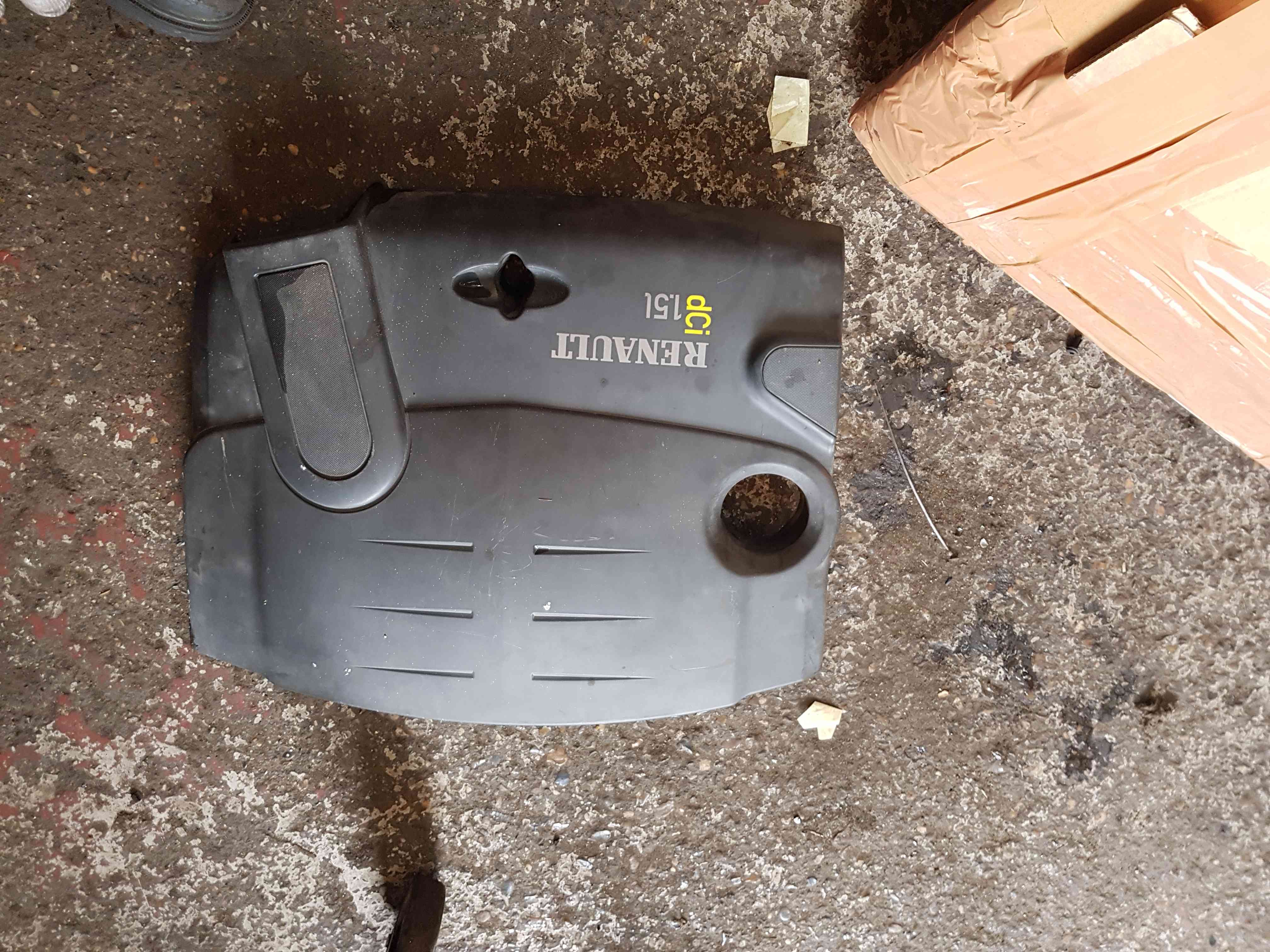 Thumb 10 Renault Clio MK2 2001-2006 1.5 DCI Plastic Engine Cover 8200252409