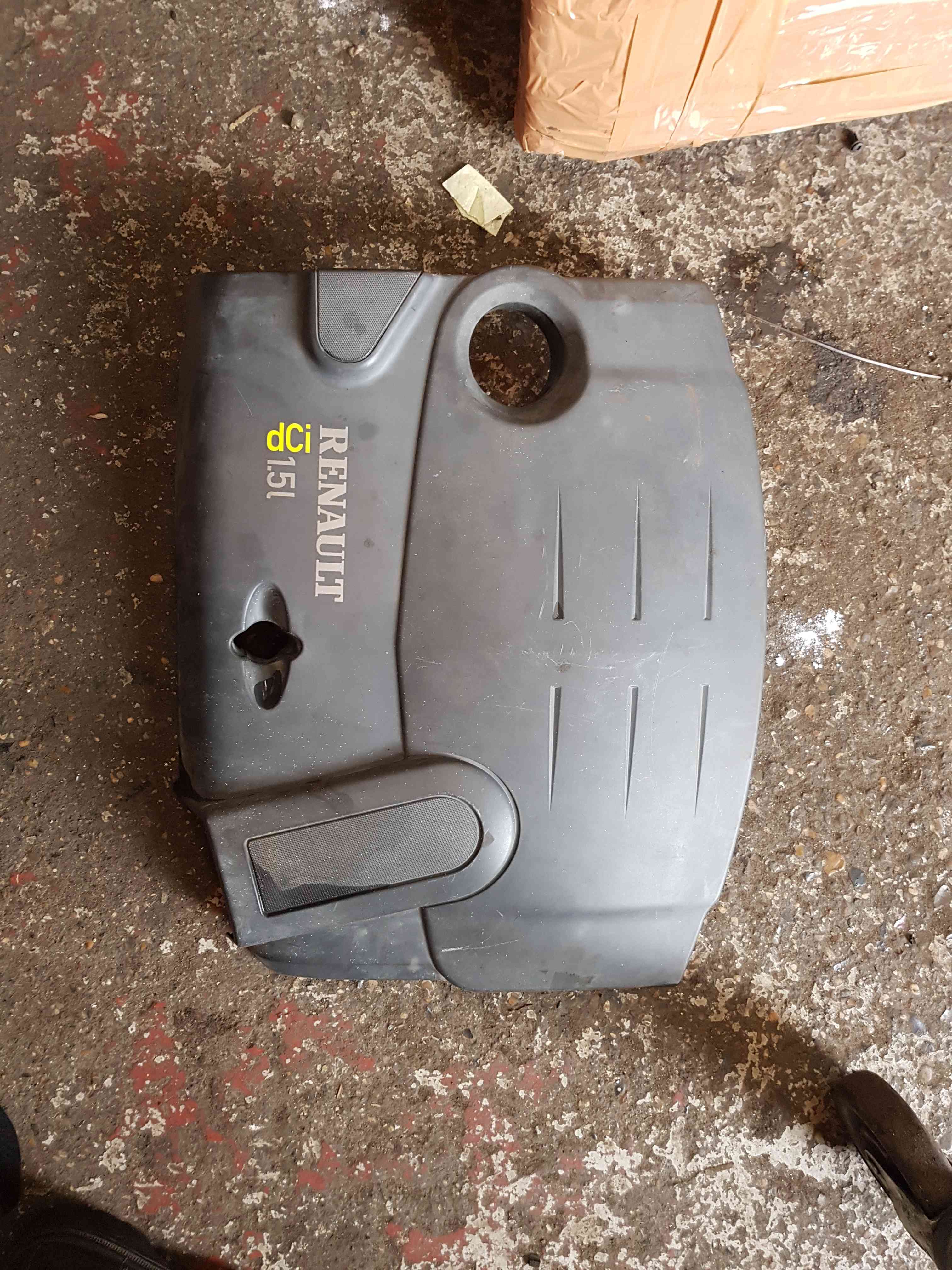 Thumb 3 Renault Clio MK2 2001-2006 1.5 DCI Plastic Engine Cover 8200252409