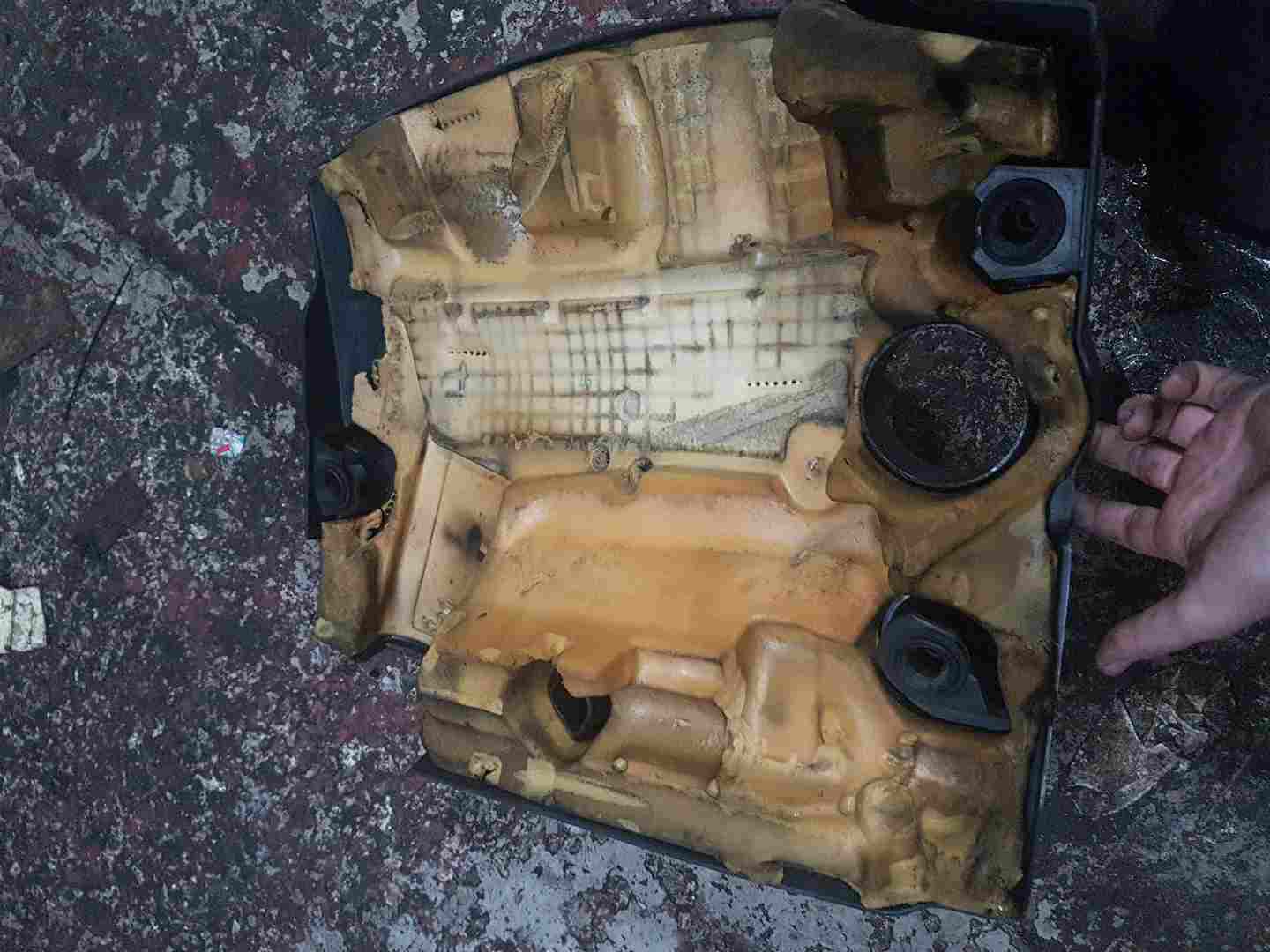 Thumb 3 Renault Clio MK2 2001-2006 1.5 DCI Plastic Engine Cover 8200252406