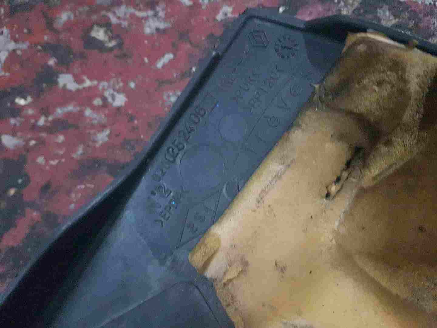 Thumb 5 Renault Clio MK2 2001-2006 1.5 DCI Plastic Engine Cover 8200252406