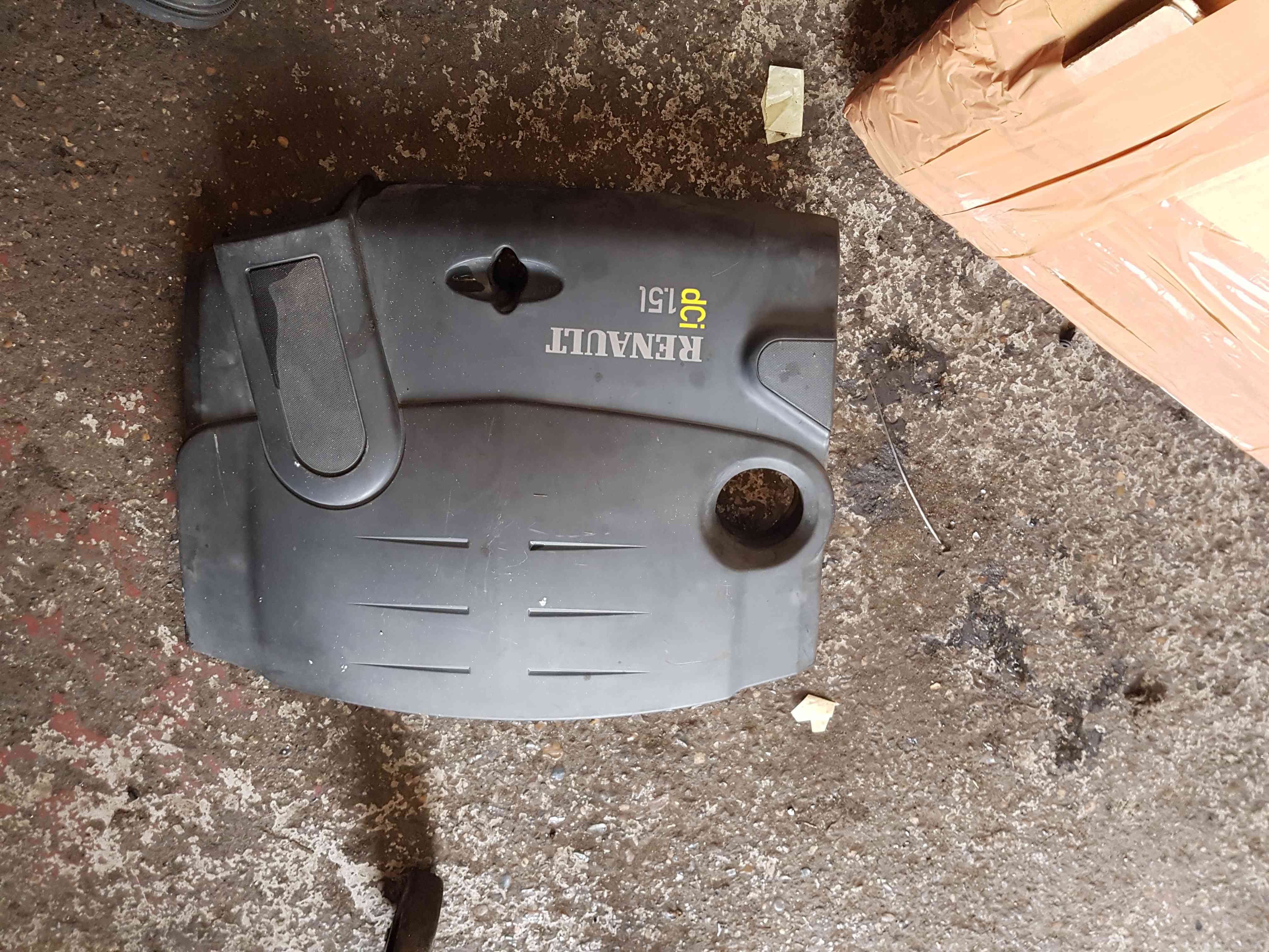 Thumb 9 Renault Clio MK2 2001-2006 1.5 DCI Plastic Engine Cover 8200252409