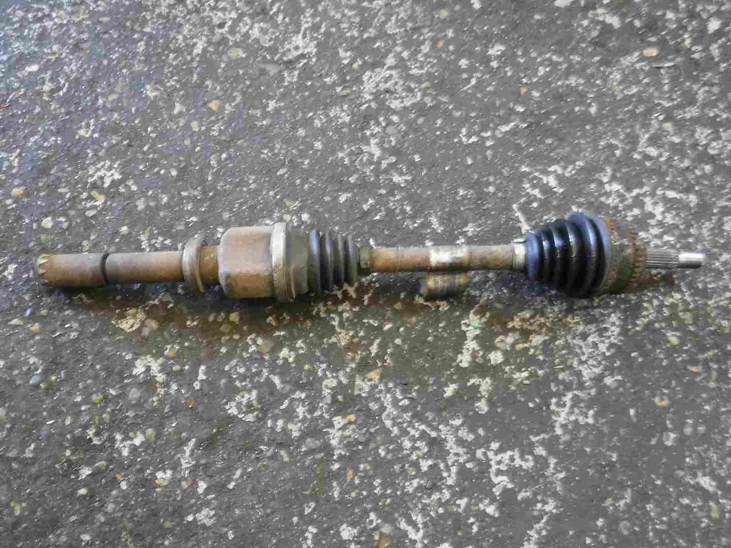 Renault Clio MK2 2001-2006 1.6 16v Drivers OSF Front Driveshaft 44 teeth