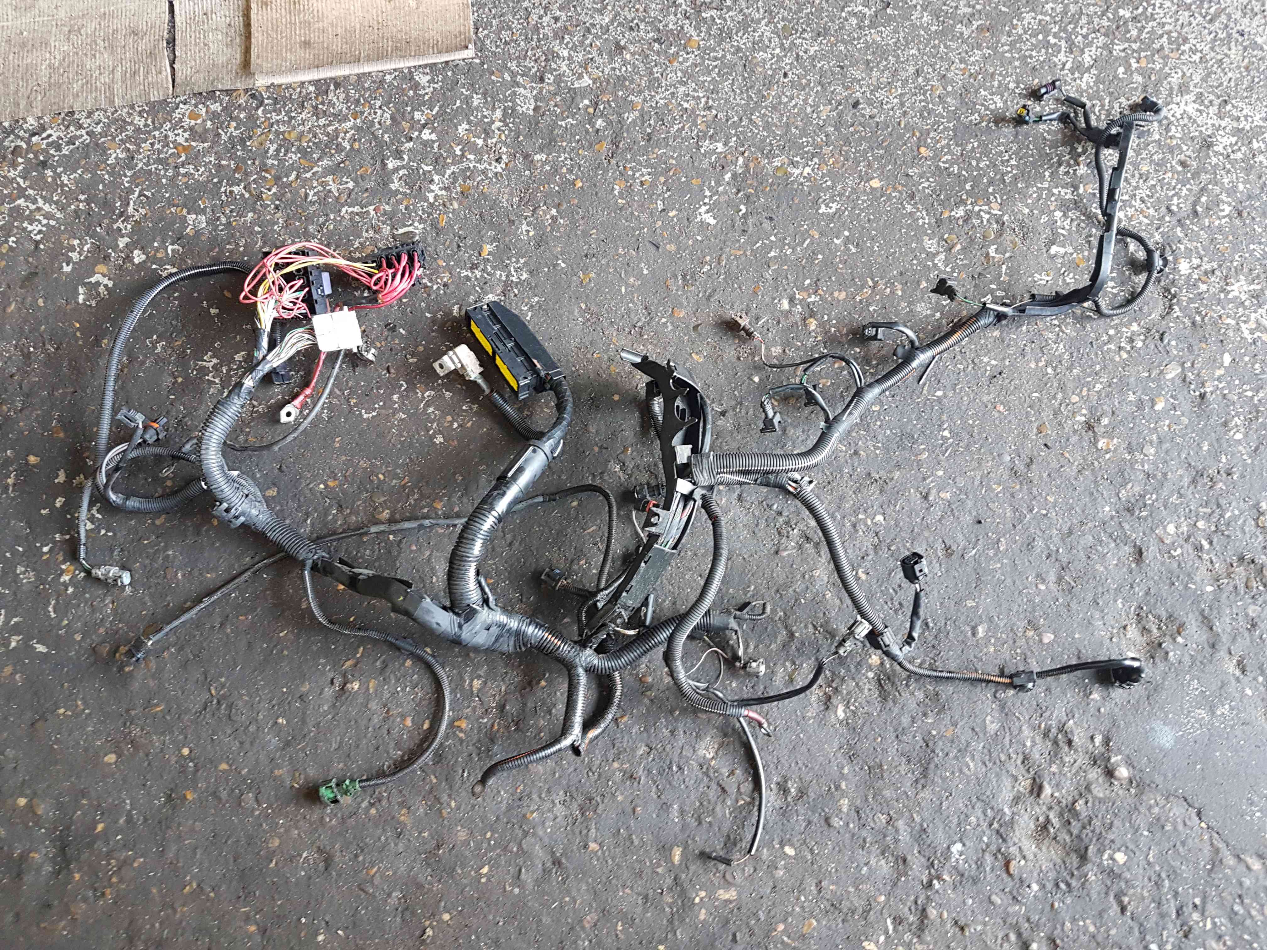 Thumb 4 Renault Clio MK2 2001-2006 2.0 16V Engine Wiring Loom F4R 738 aircon