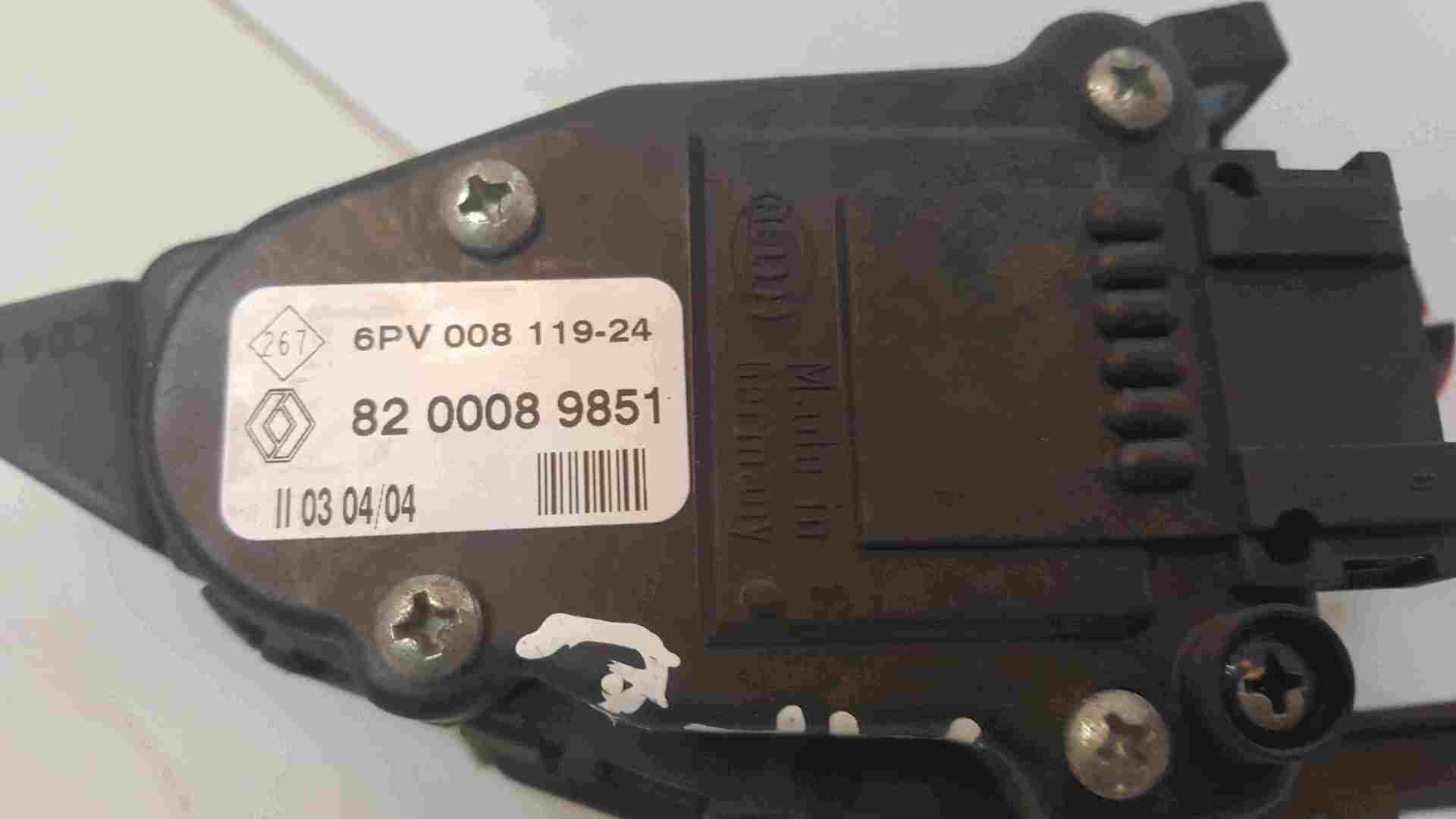 Thumb 2 Renault Clio MK2 2001-2006 Accelerator Pedal Gas Throttle 8200089851