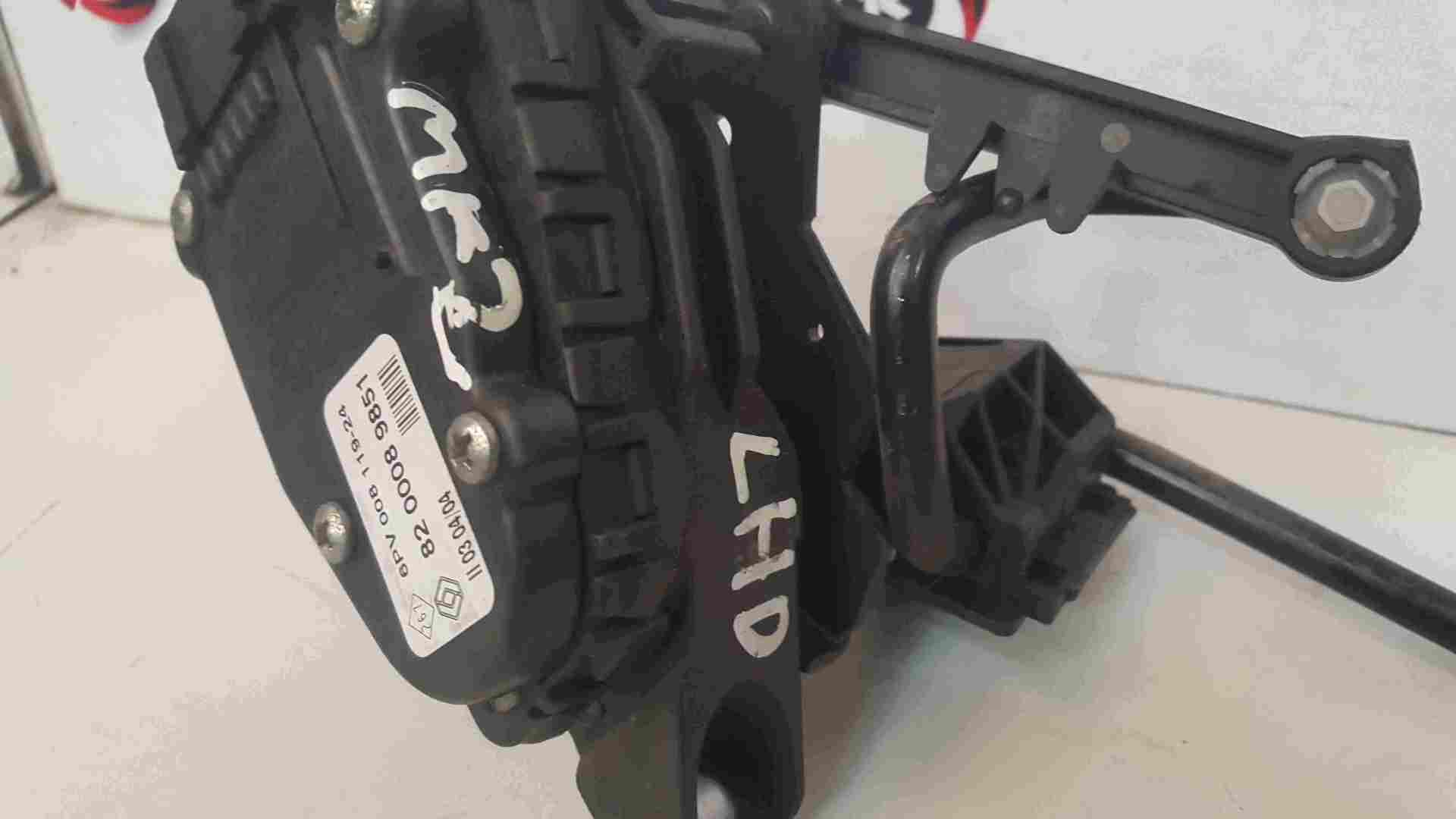 Thumb 4 Renault Clio MK2 2001-2006 Accelerator Pedal Gas Throttle 8200089851