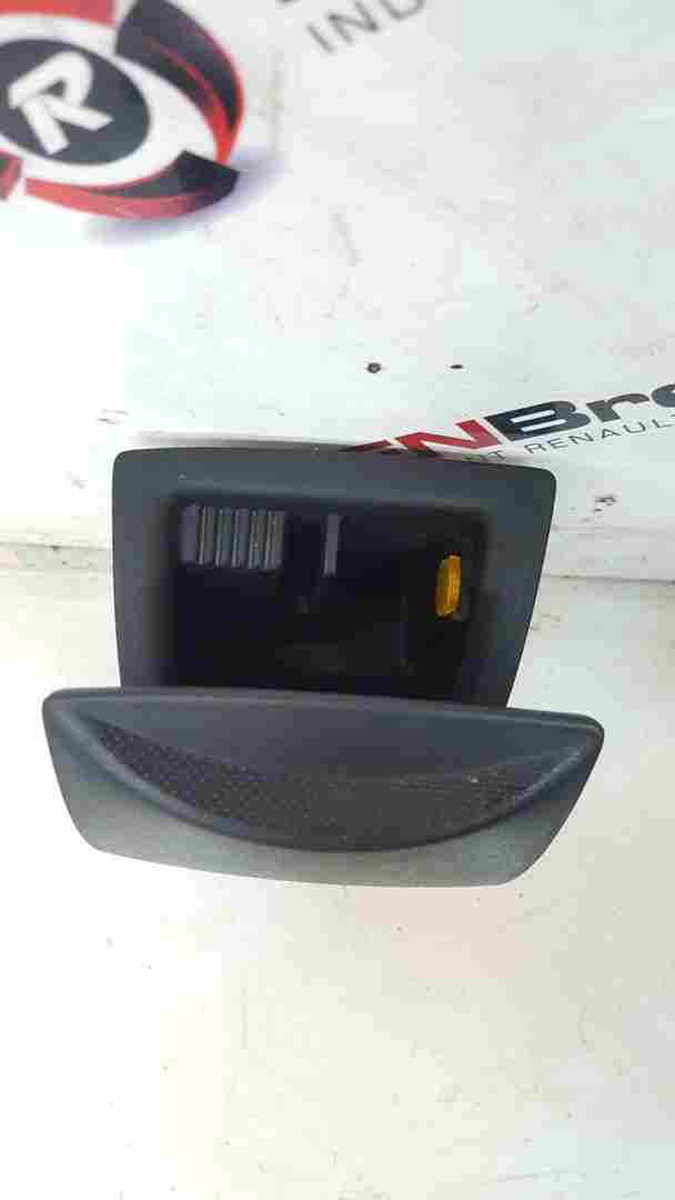 Thumb 4 Renault Clio MK2 2001-2006 Ashtray Cigarette Holder 8200152210